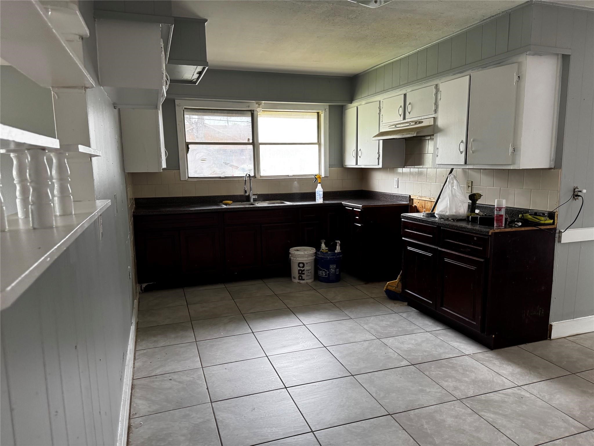 7201 Gleason Road Property Photo 3