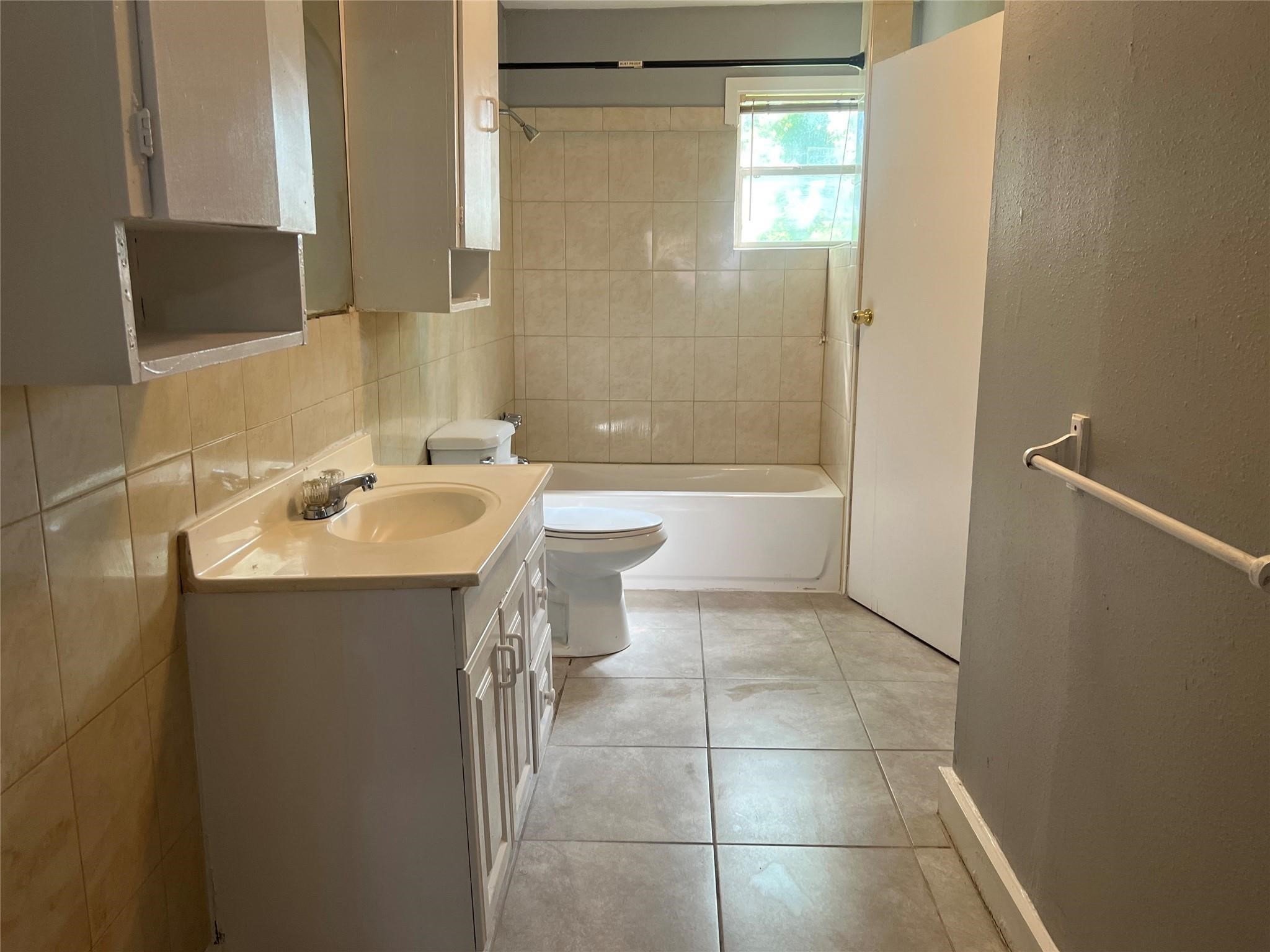 7201 Gleason Road Property Photo 4