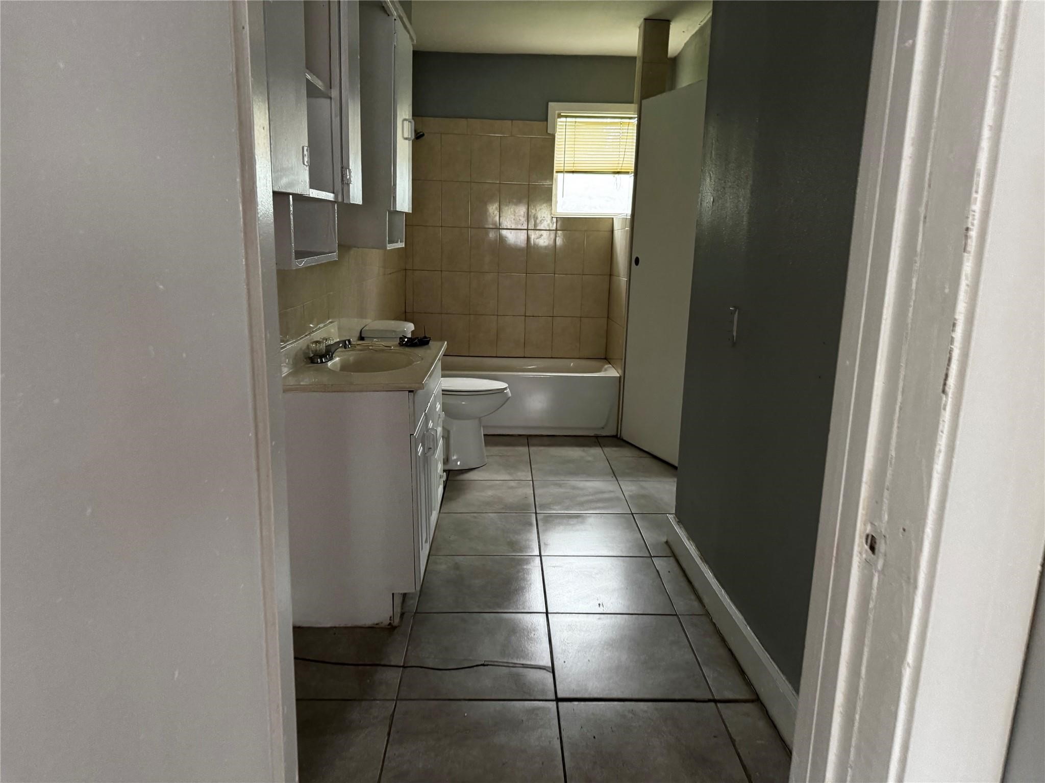 7201 Gleason Road Property Photo 5
