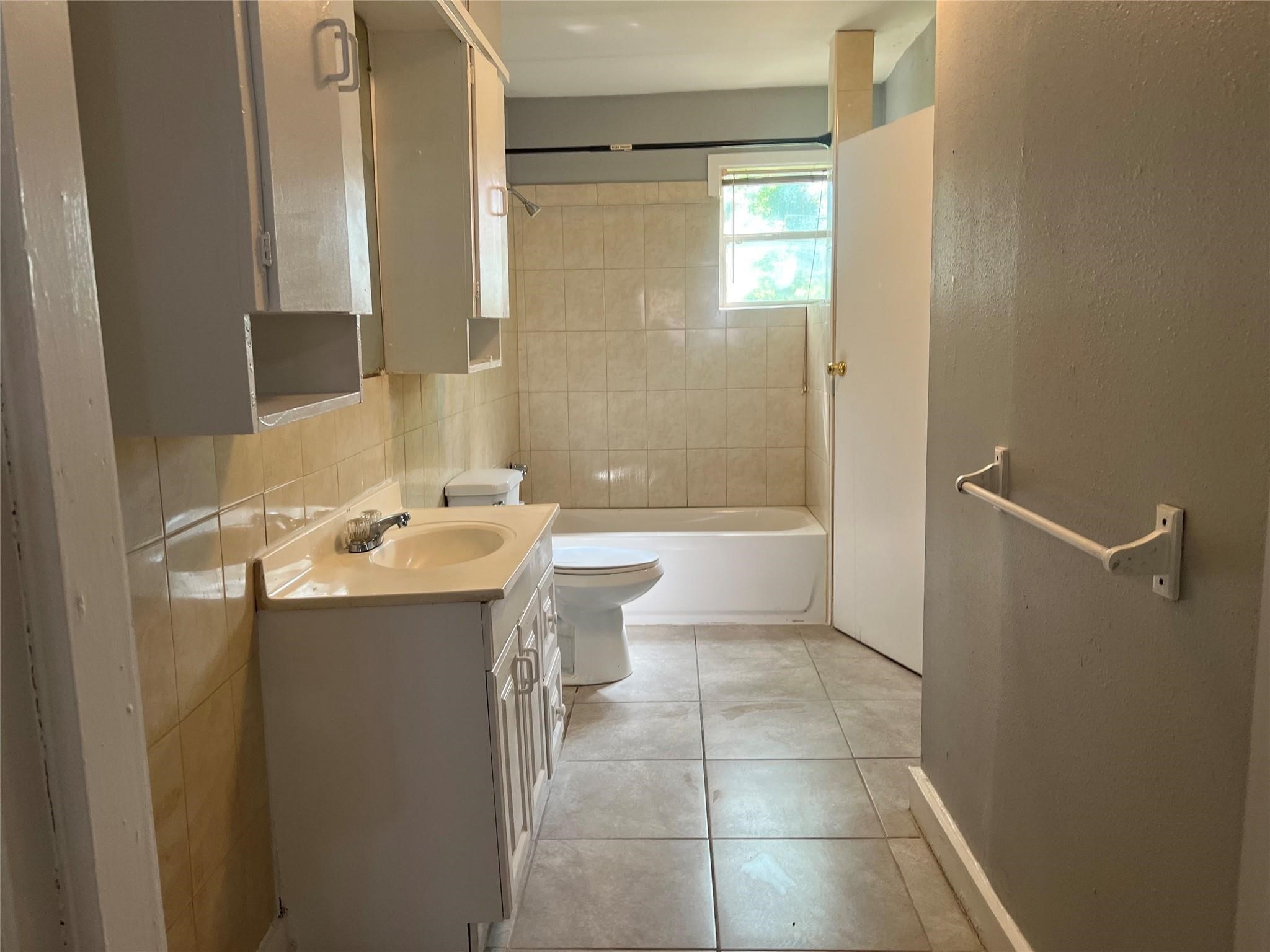 7201 Gleason Road Property Photo 7