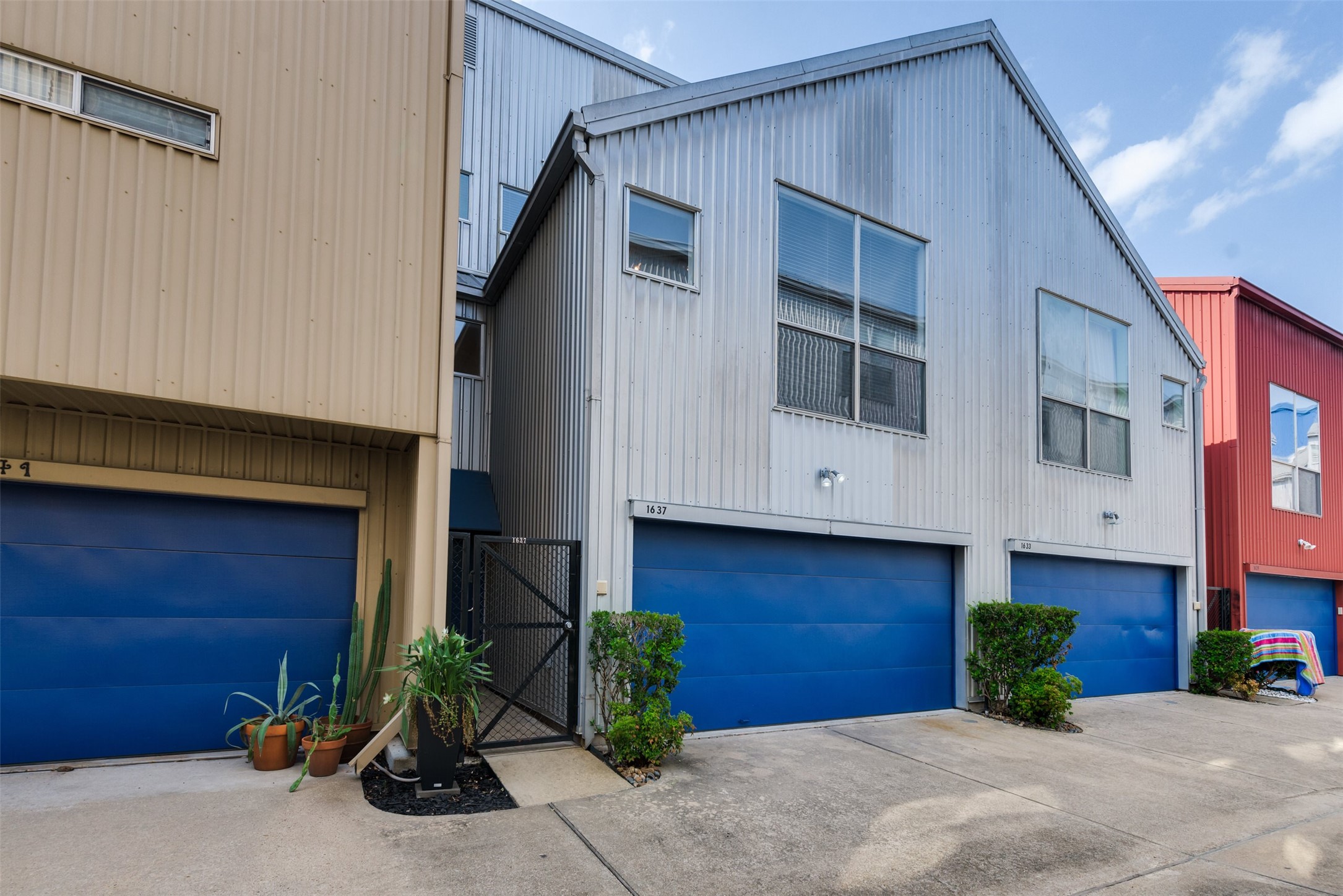 1637 Tuam Street Property Photo 1