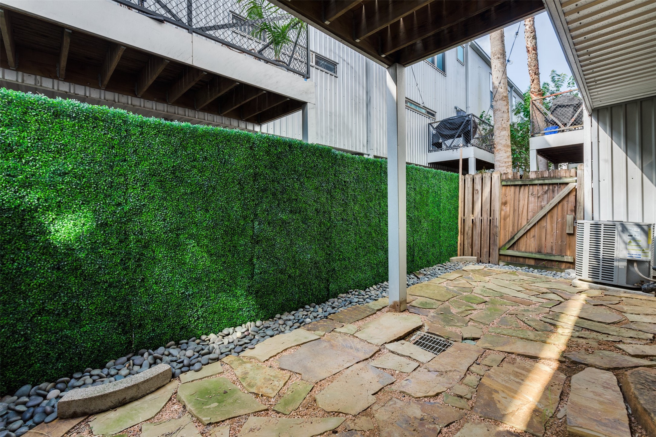 1637 Tuam Street Property Photo 9