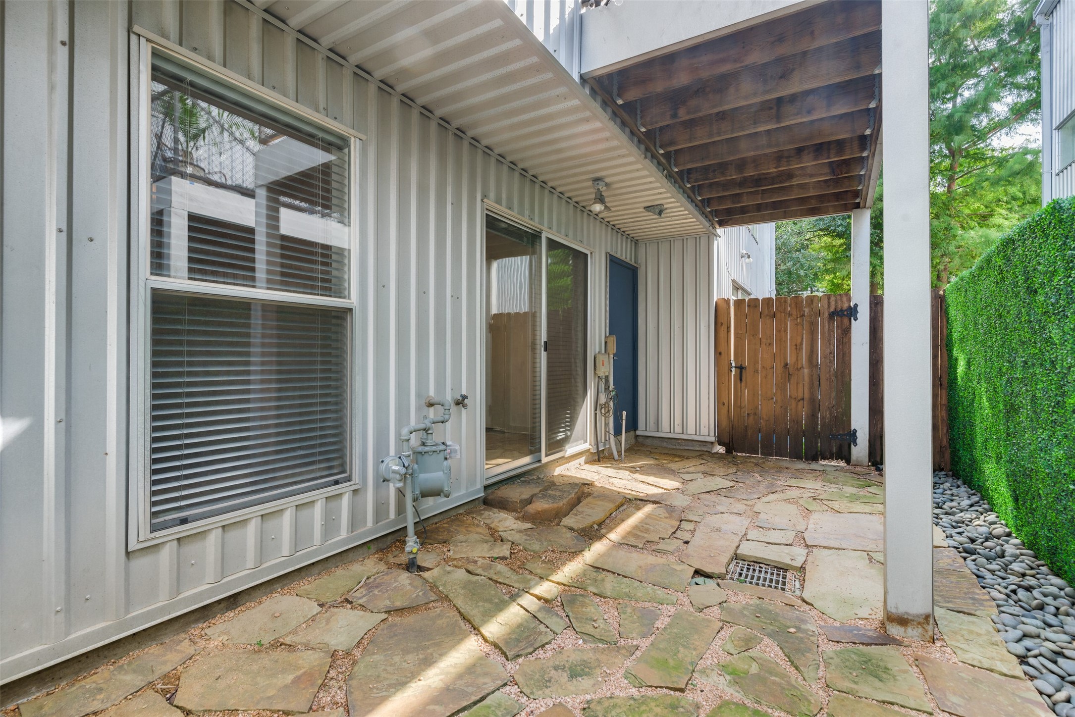 1637 Tuam Street Property Photo 10