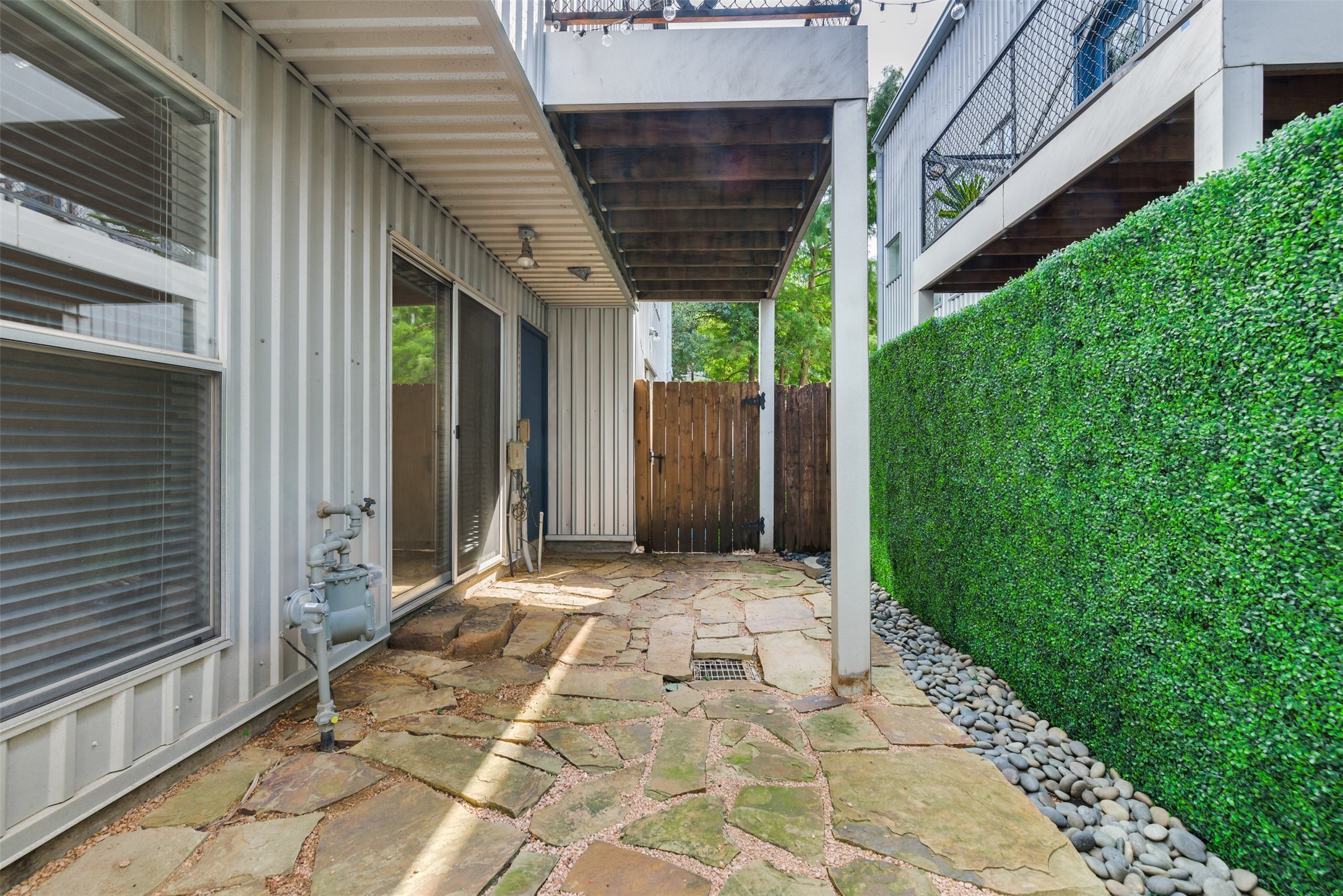 1637 Tuam Street Property Photo 11