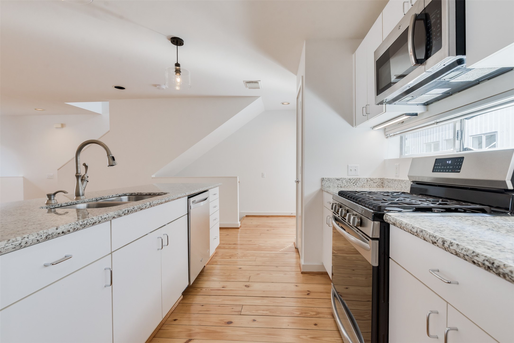 1637 Tuam Street Property Photo 22