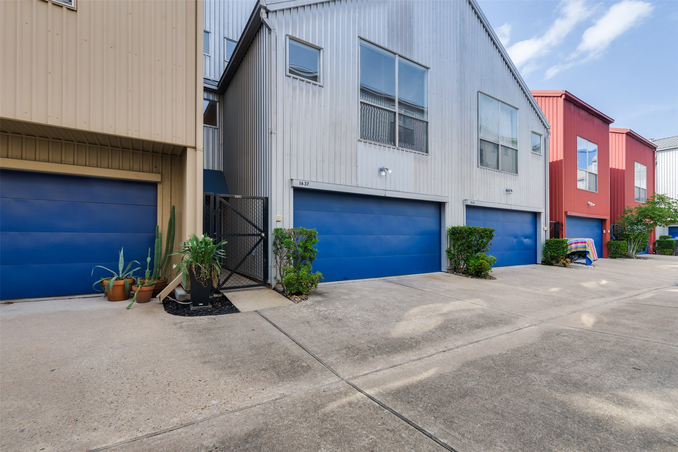 1637 Tuam Street Property Photo 32