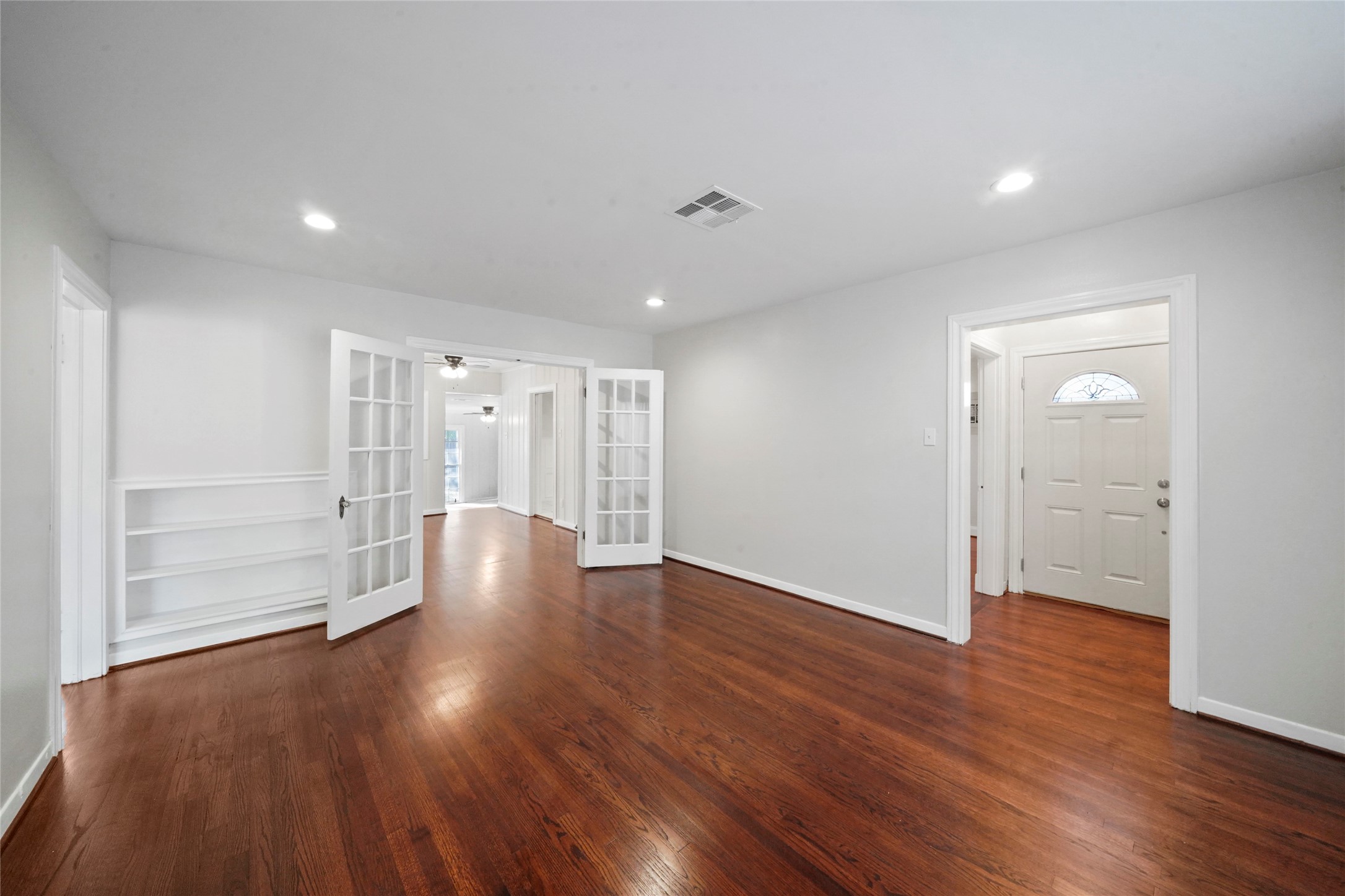 906 Gale Street Property Photo 4