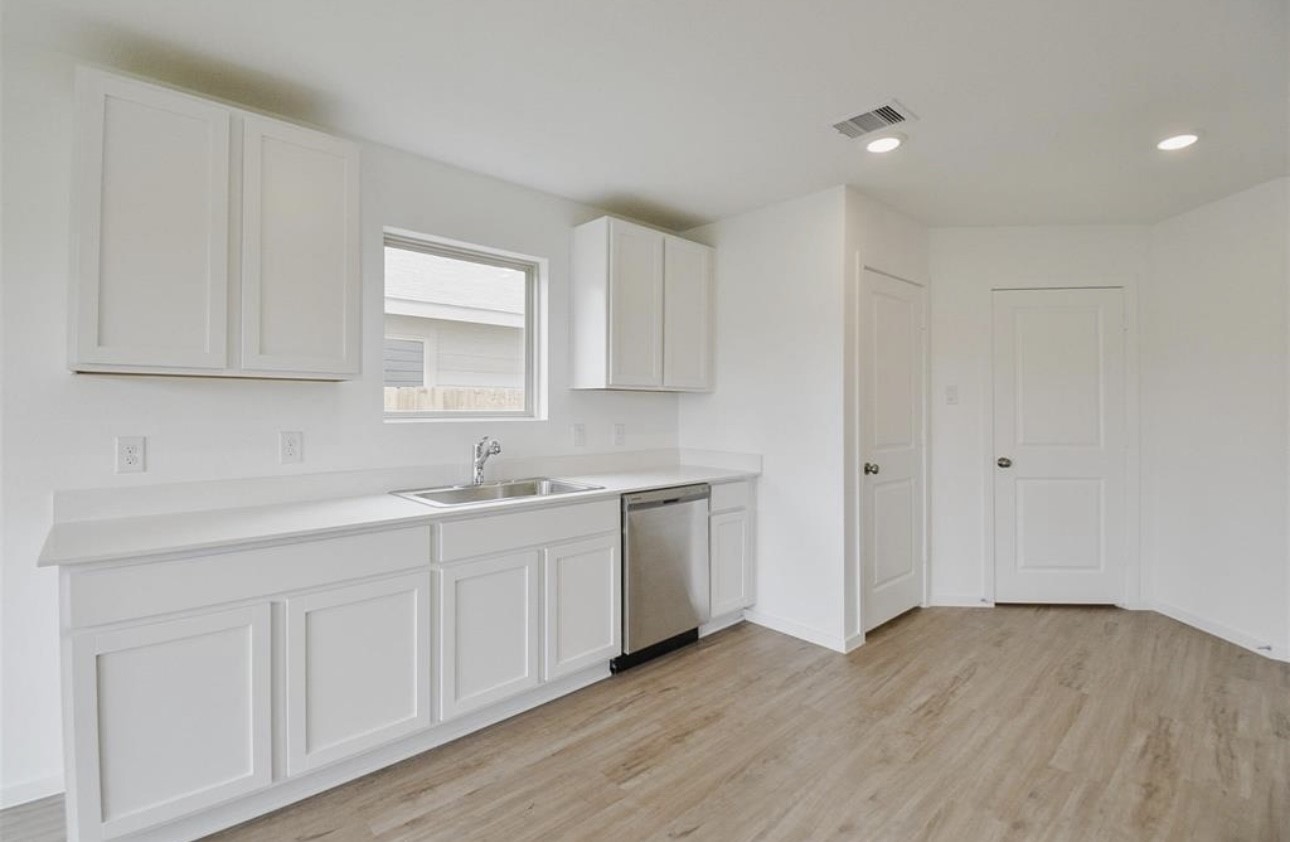 18637 Cepagatti Drive Property Photo 8