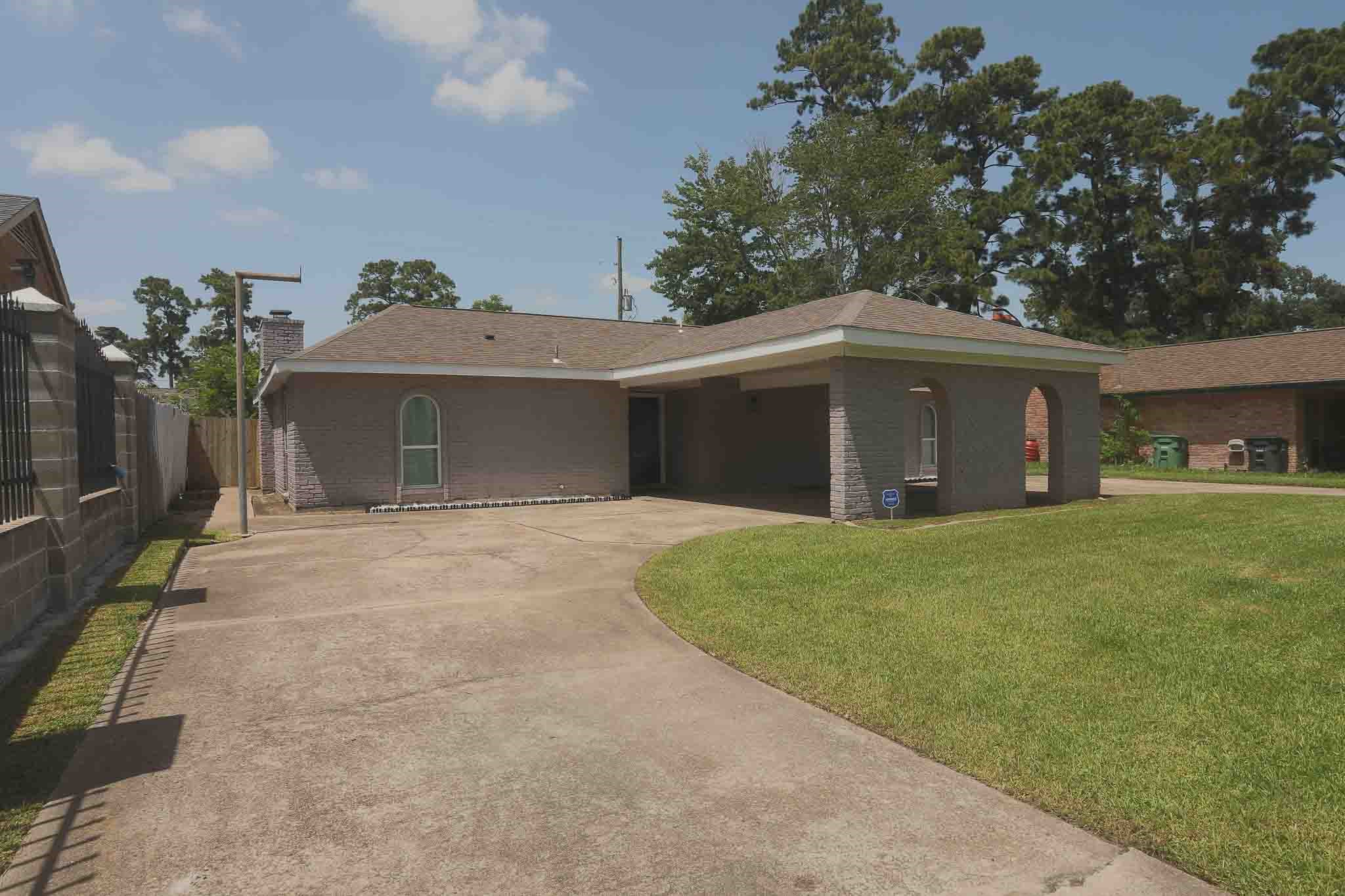 6703 Winfield Road Property Photo 3