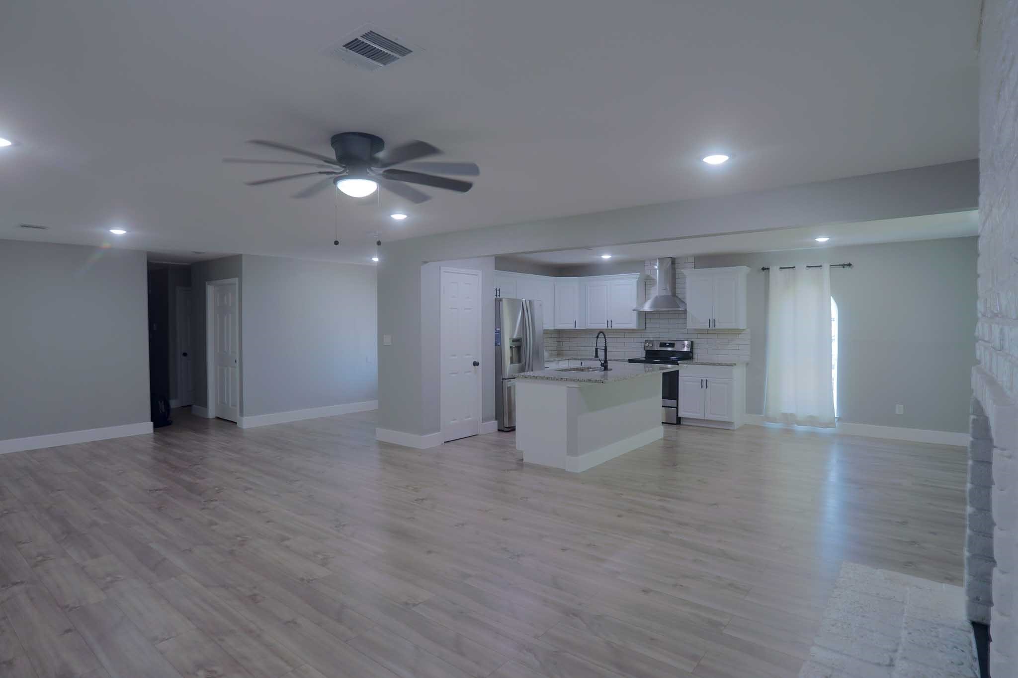 6703 Winfield Road Property Photo 8
