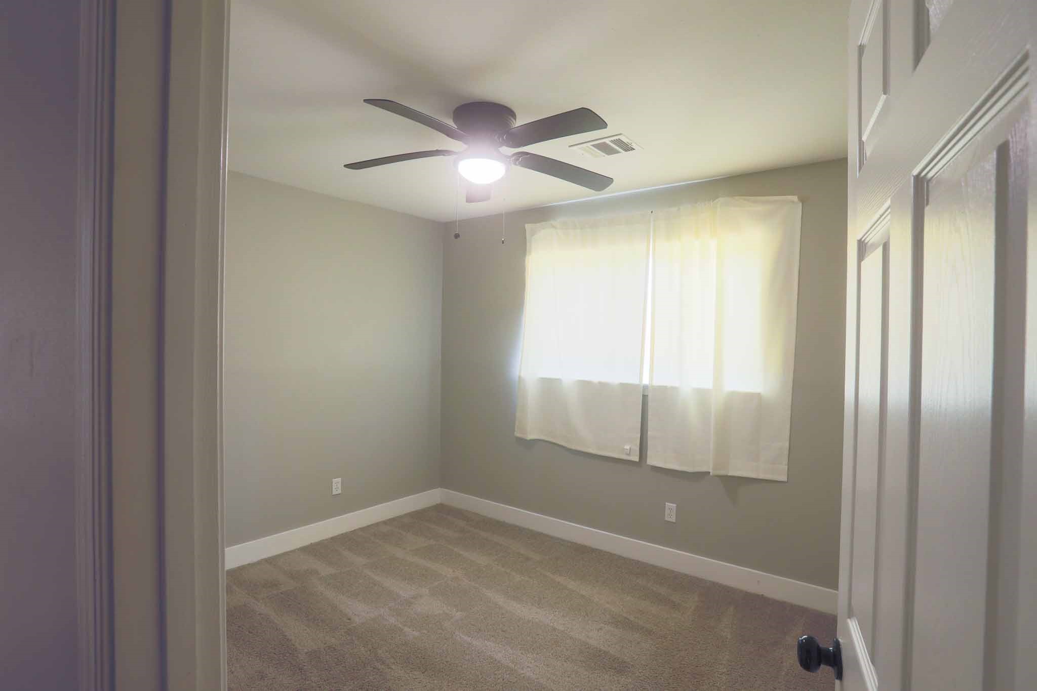 6703 Winfield Road Property Photo 11