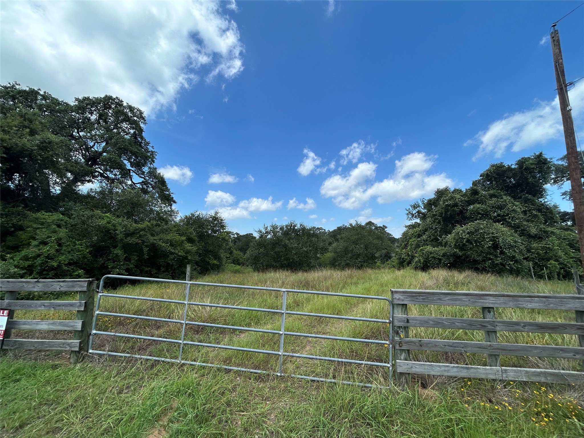 1098 Simmons Oakridge Drive Property Photo 1