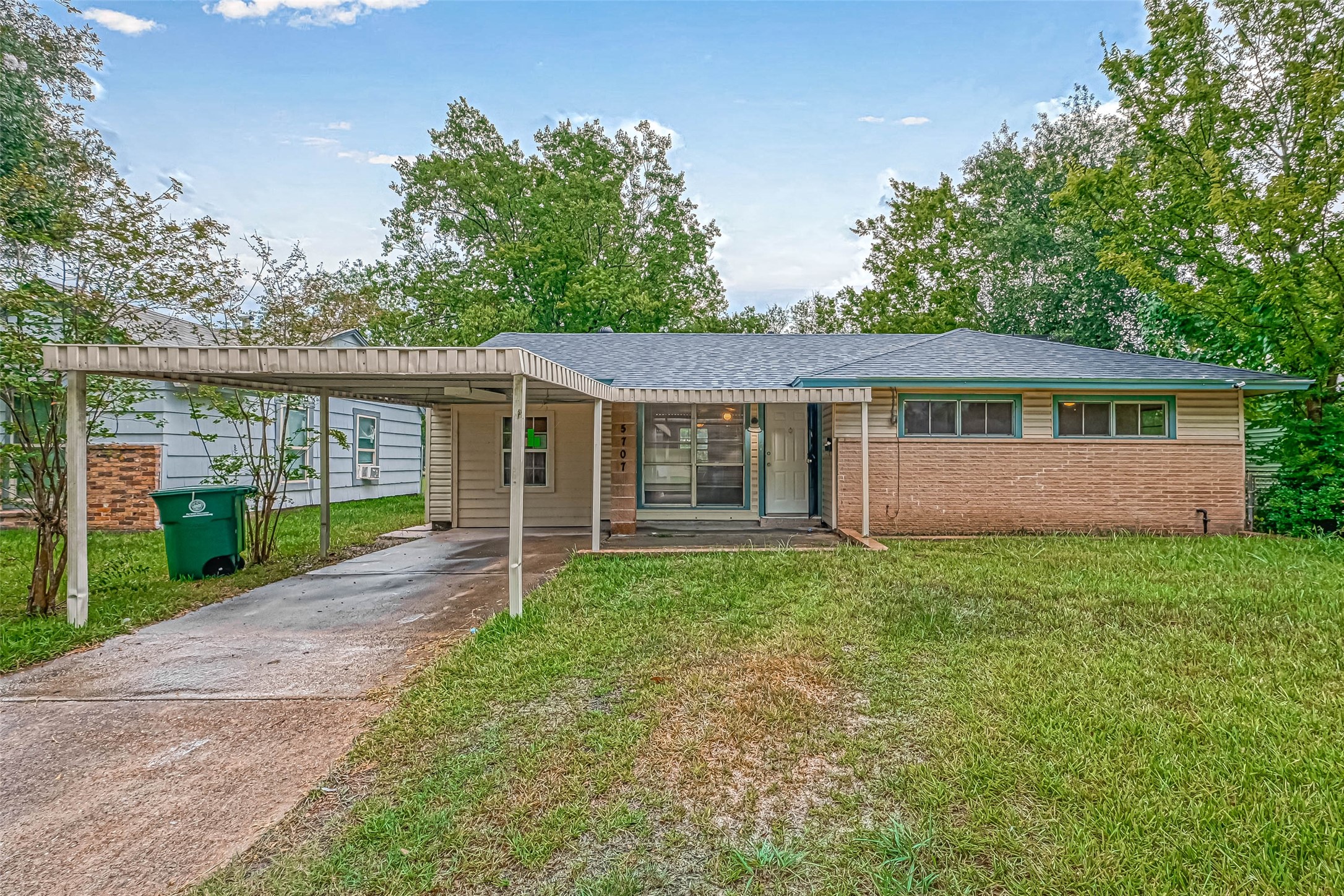 5707 Lakefield Drive Property Photo 1