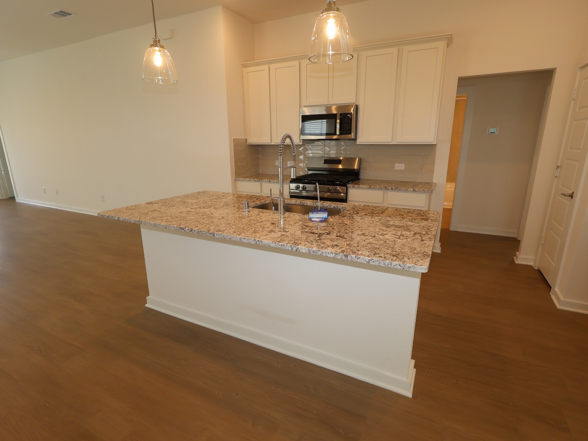21686 Wave Hollow Drive Property Photo 4