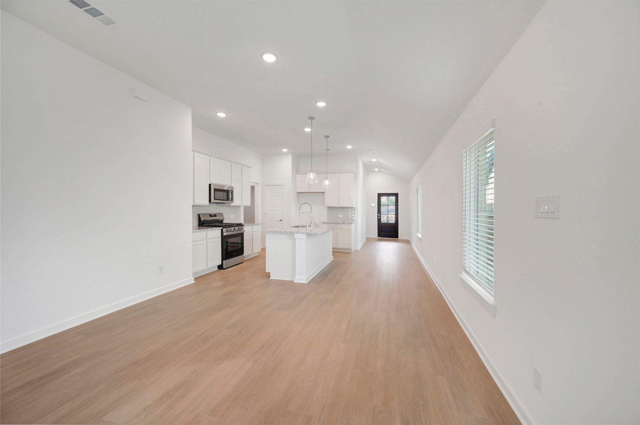 21686 Wave Hollow Drive Property Photo 5
