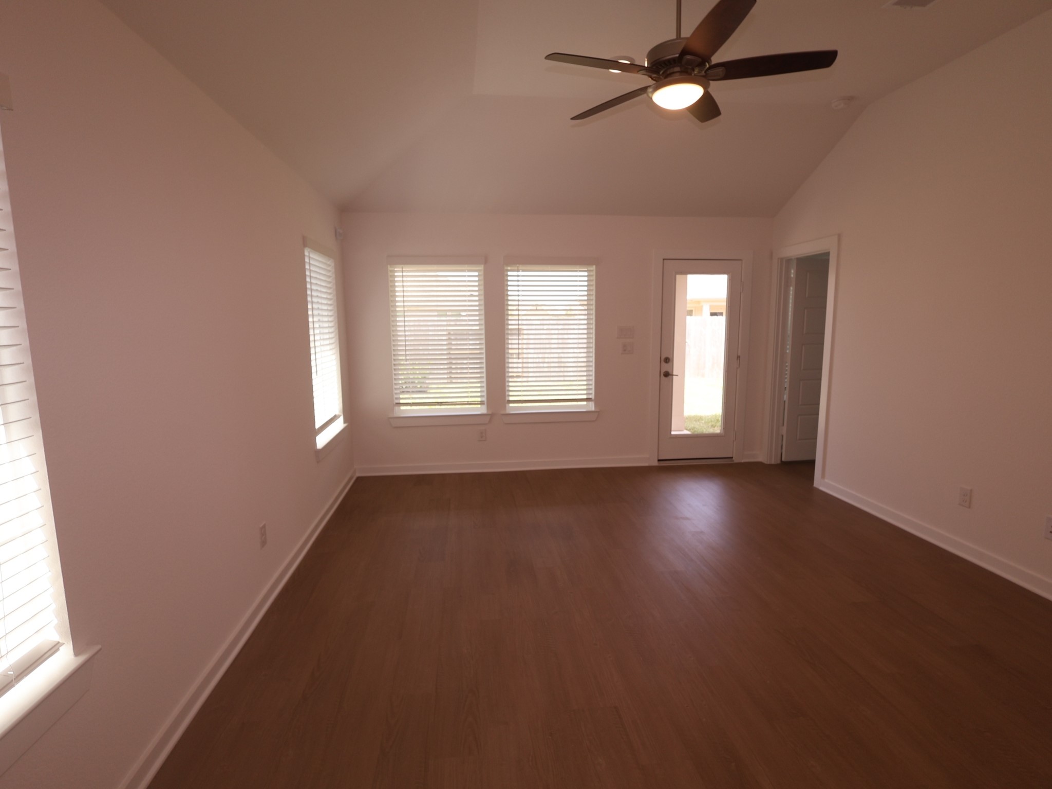 21686 Wave Hollow Drive Property Photo 6