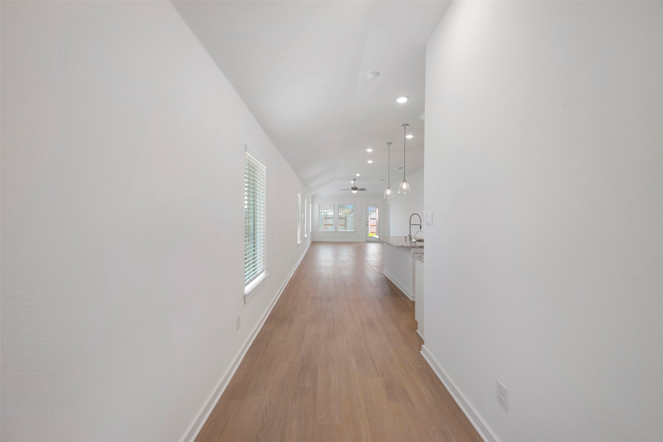 21686 Wave Hollow Drive Property Photo 6