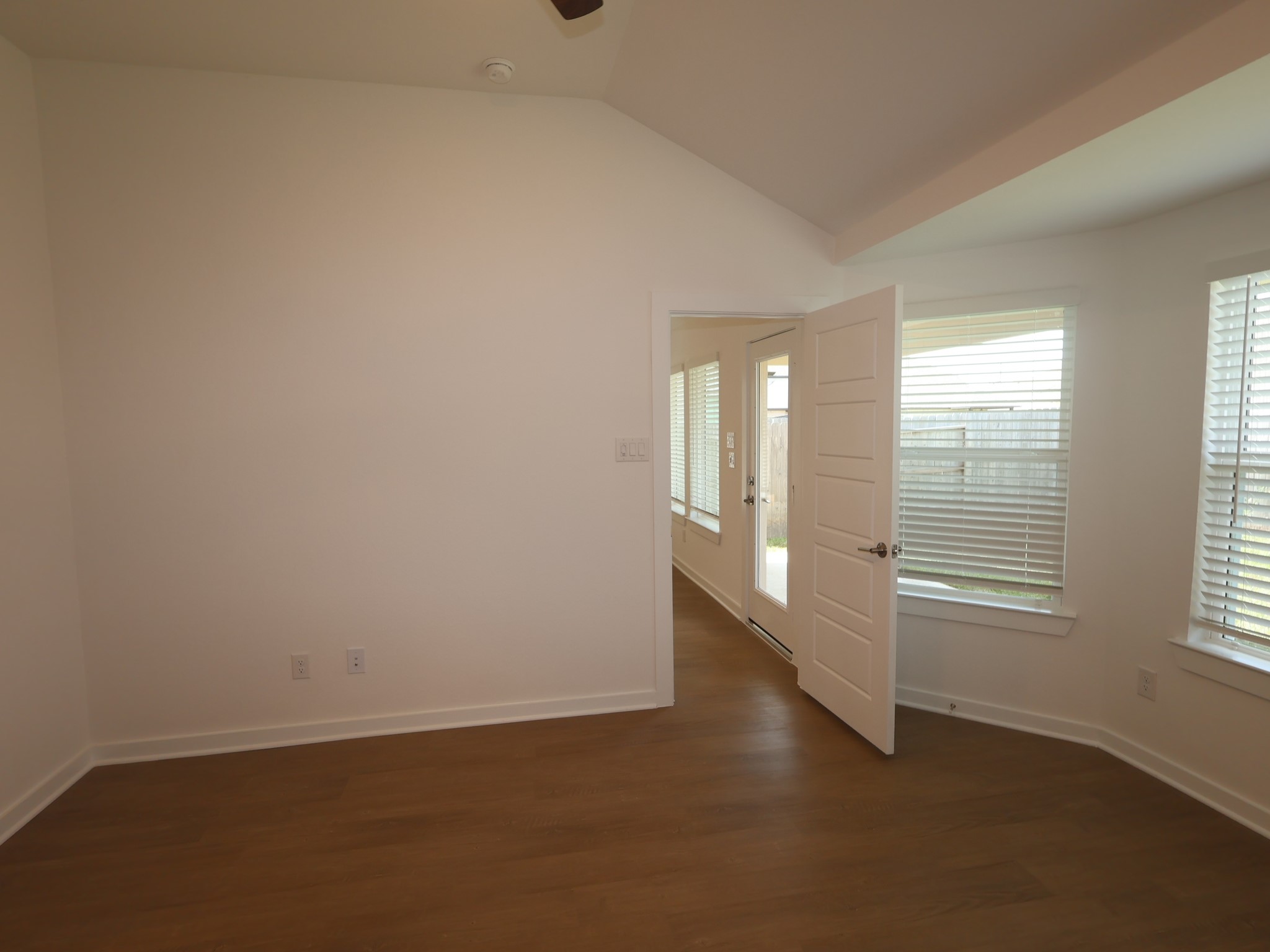 21686 Wave Hollow Drive Property Photo 8