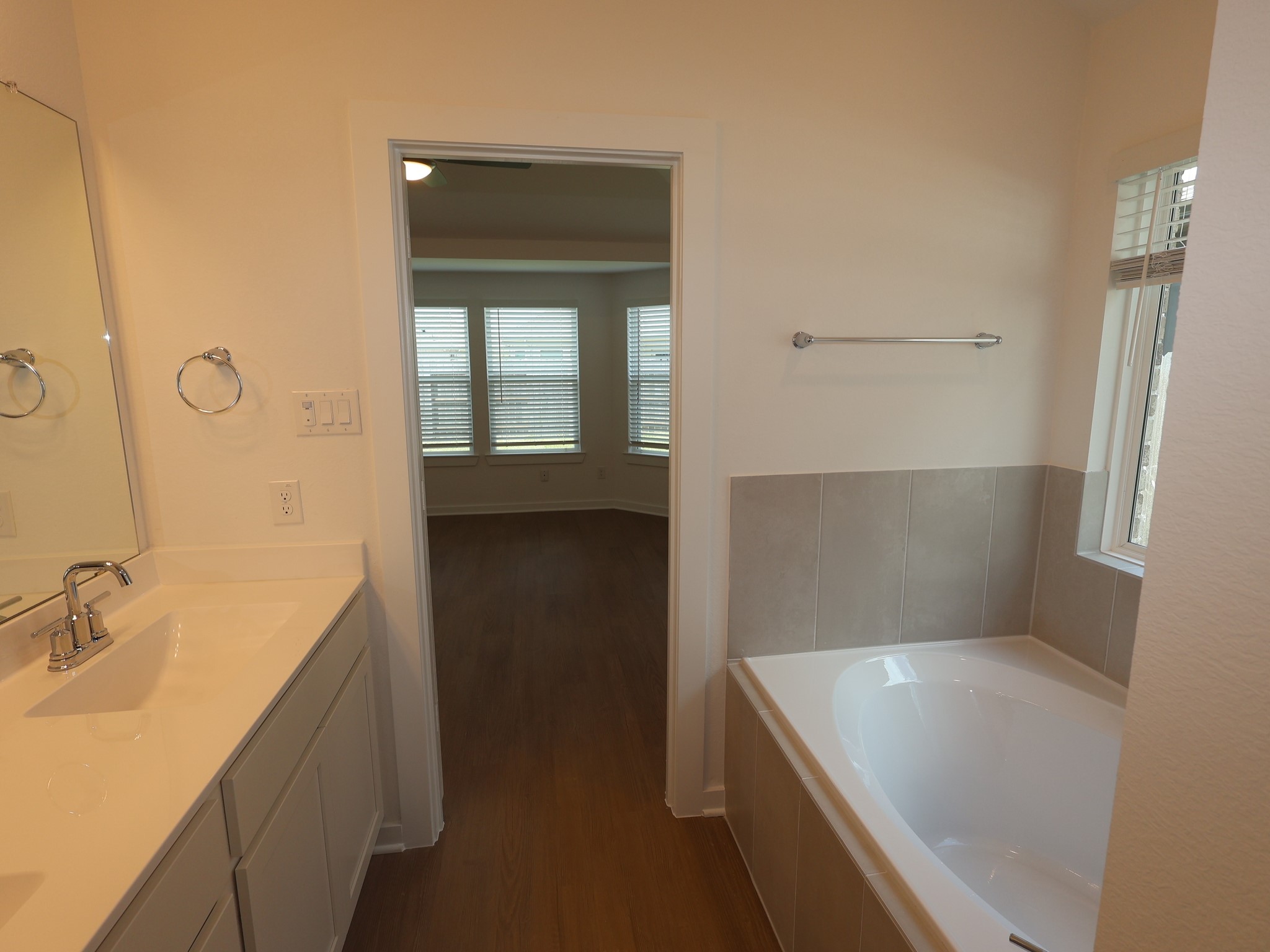 21686 Wave Hollow Drive Property Photo 10