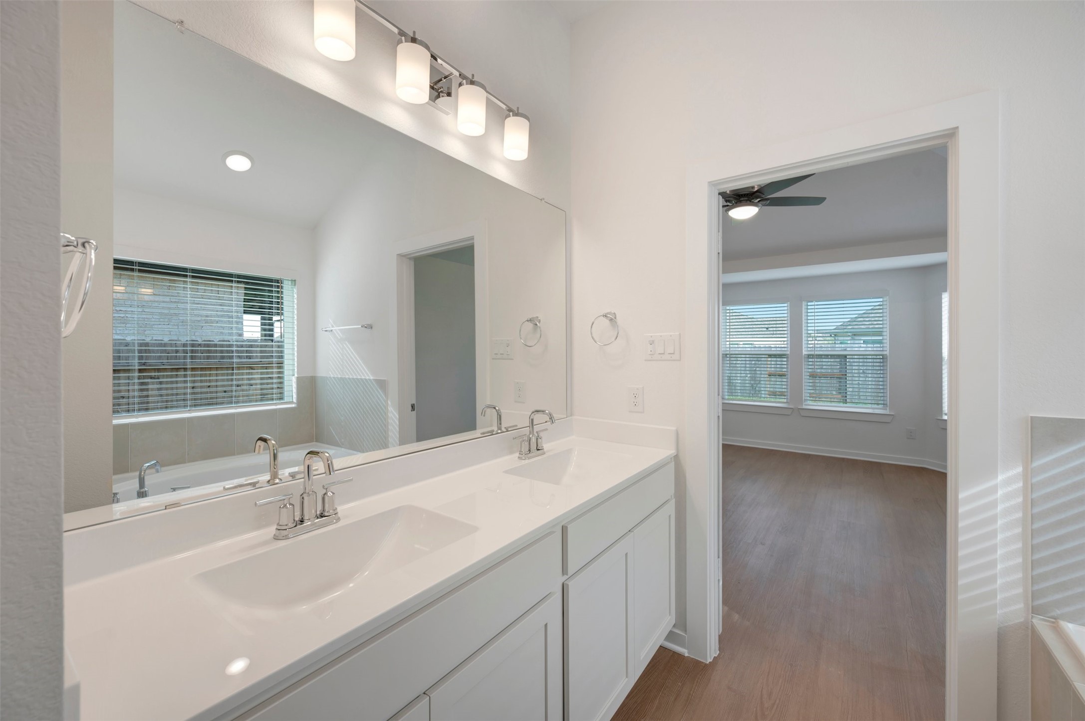 21686 Wave Hollow Drive Property Photo 10