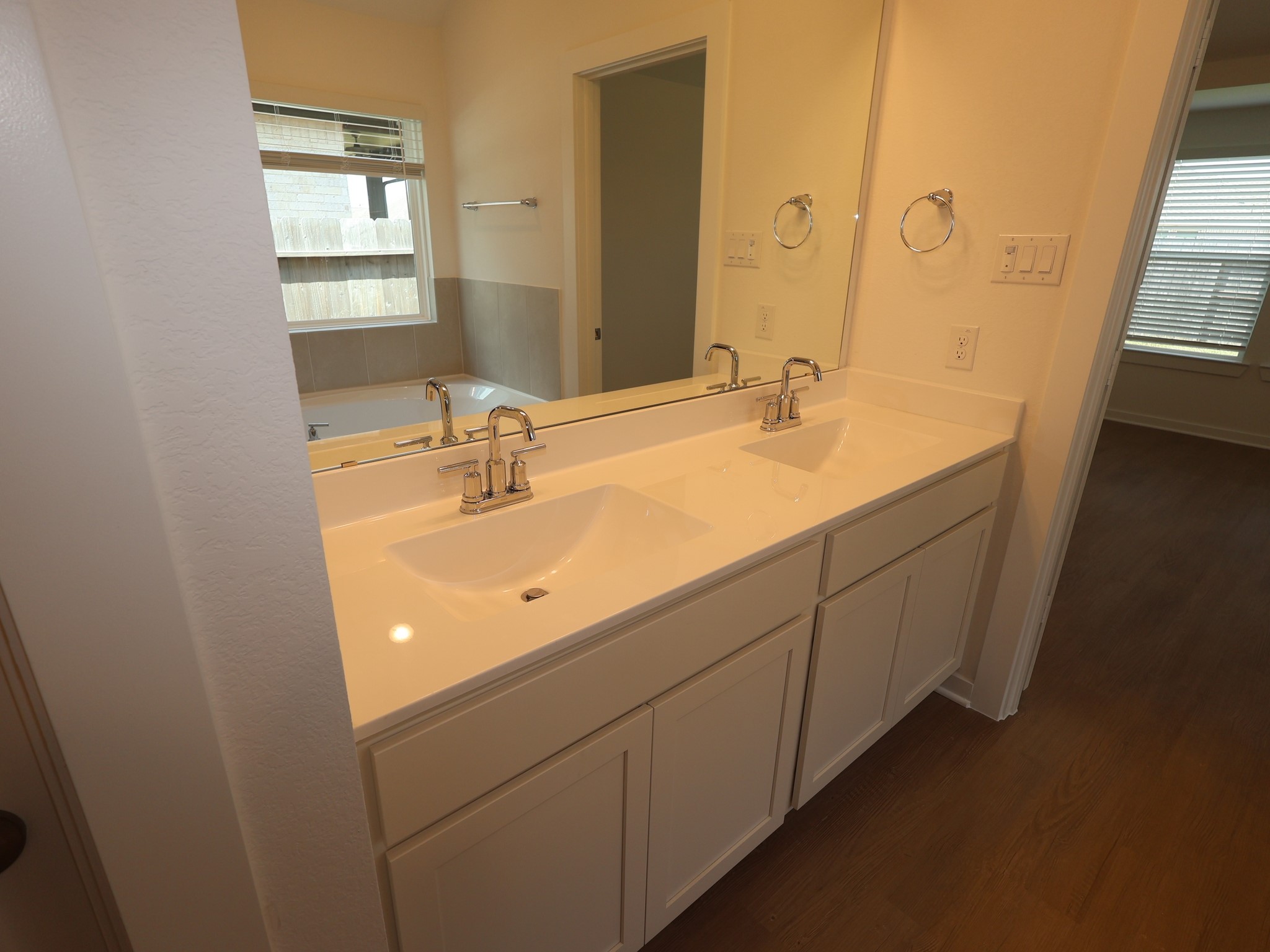 21686 Wave Hollow Drive Property Photo 11