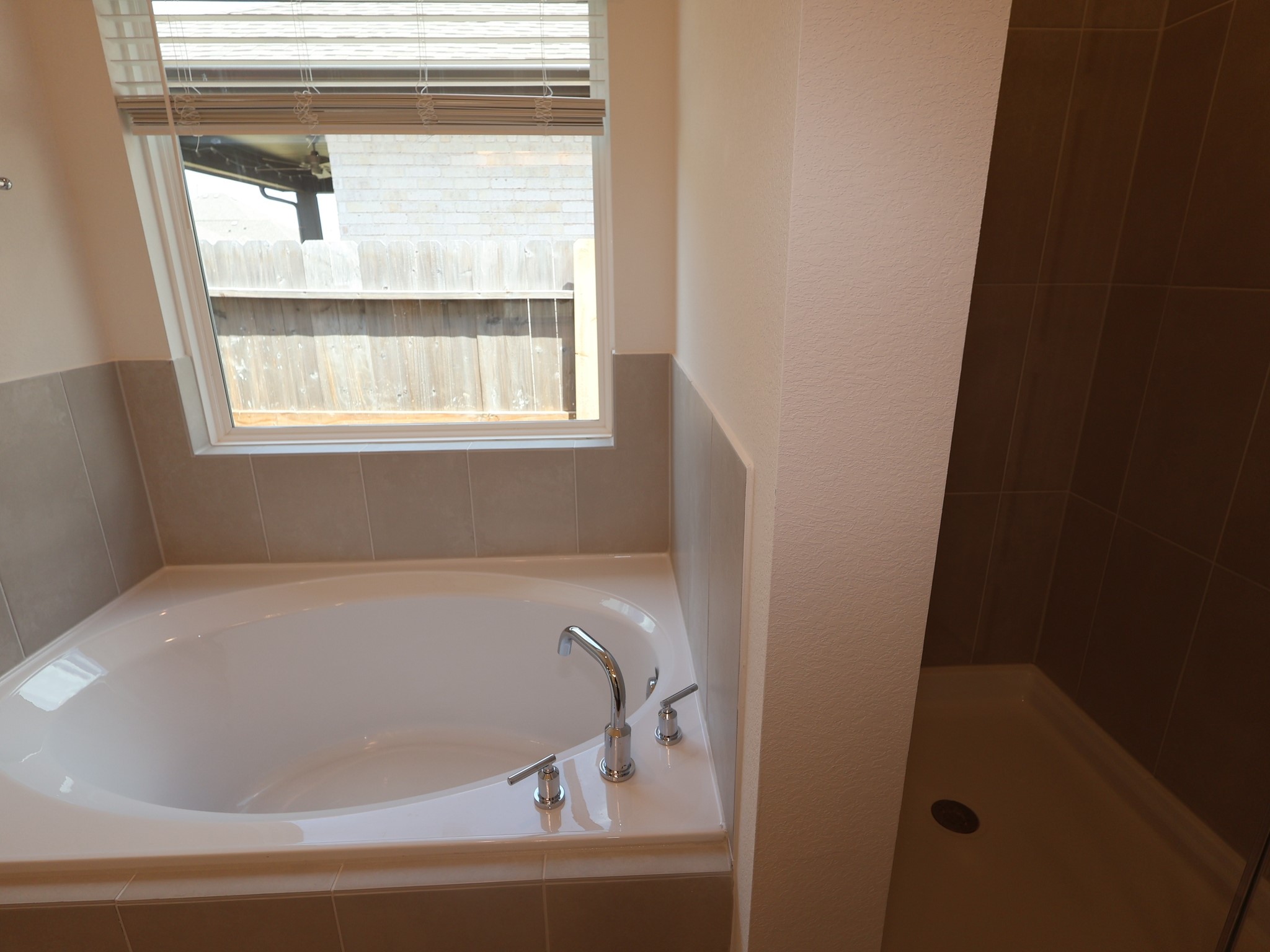 21686 Wave Hollow Drive Property Photo 12