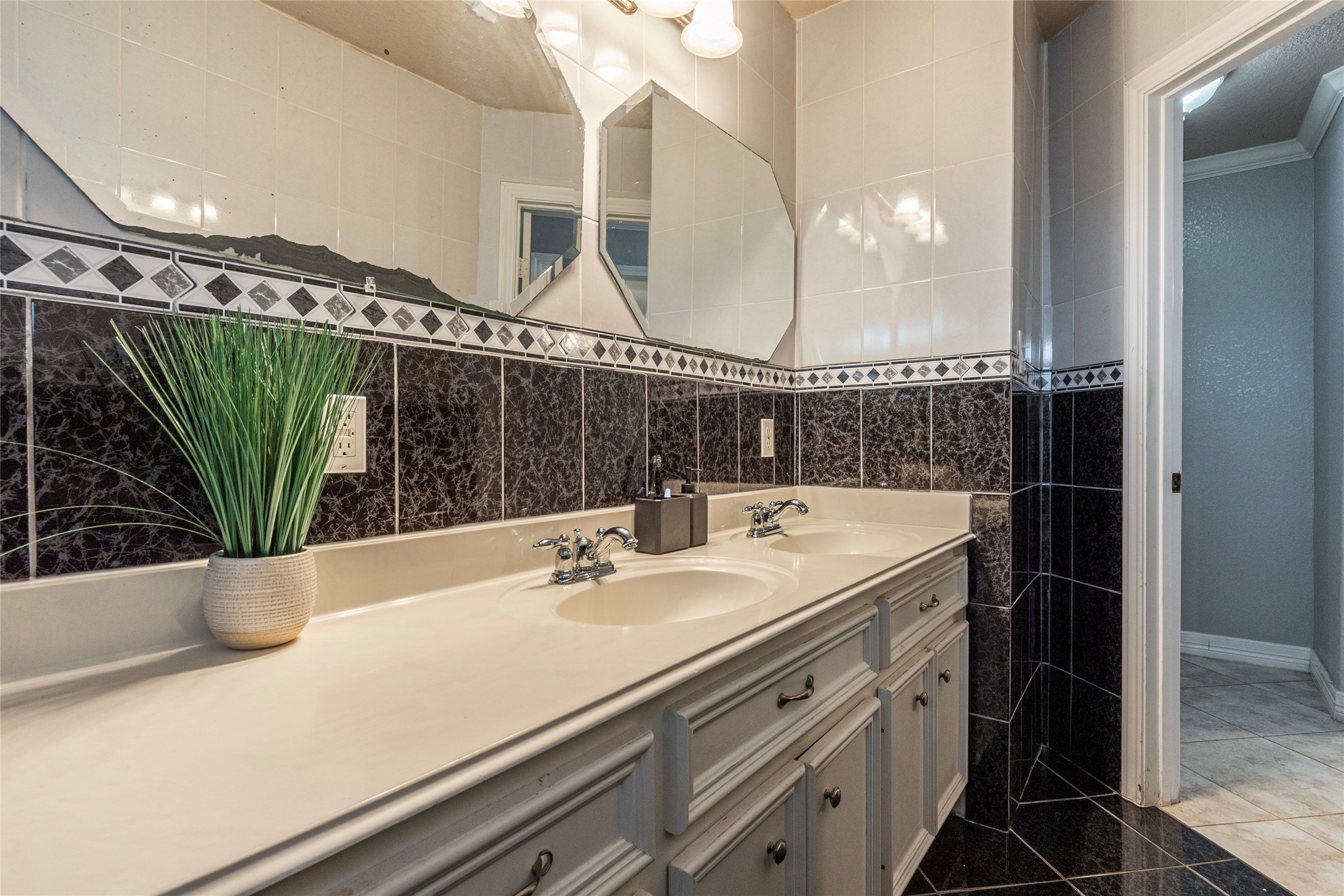 1027 27th Street Property Photo 27