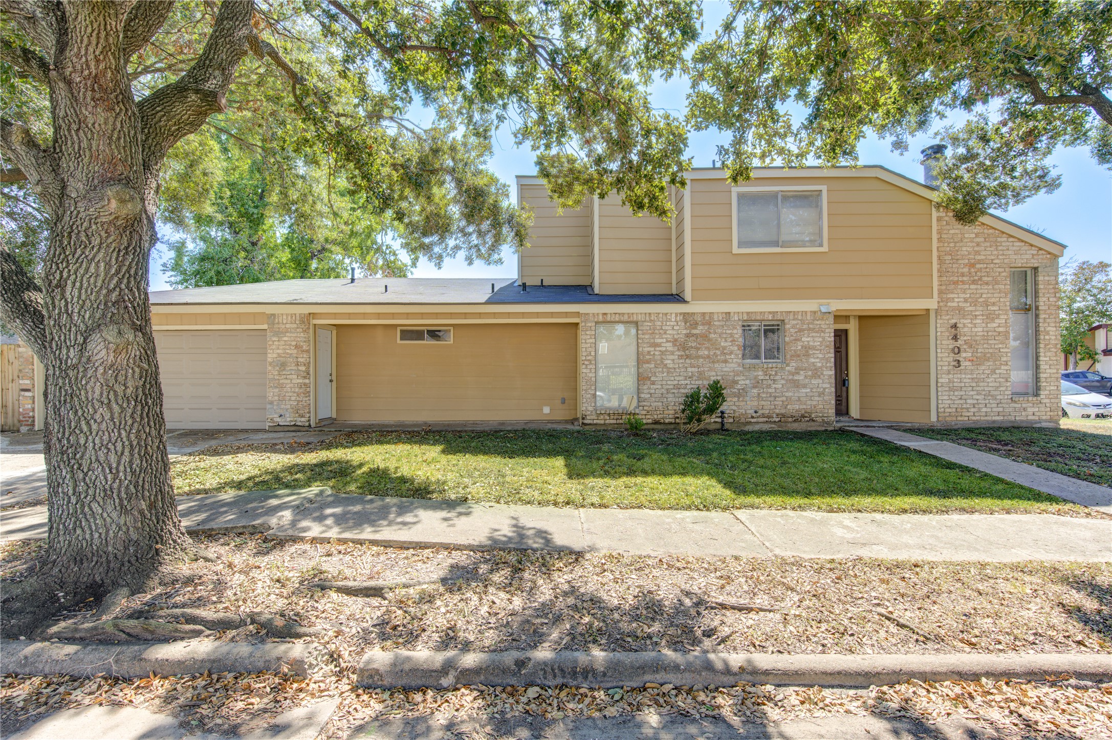 4403 Willow Beach Drive Property Photo 1