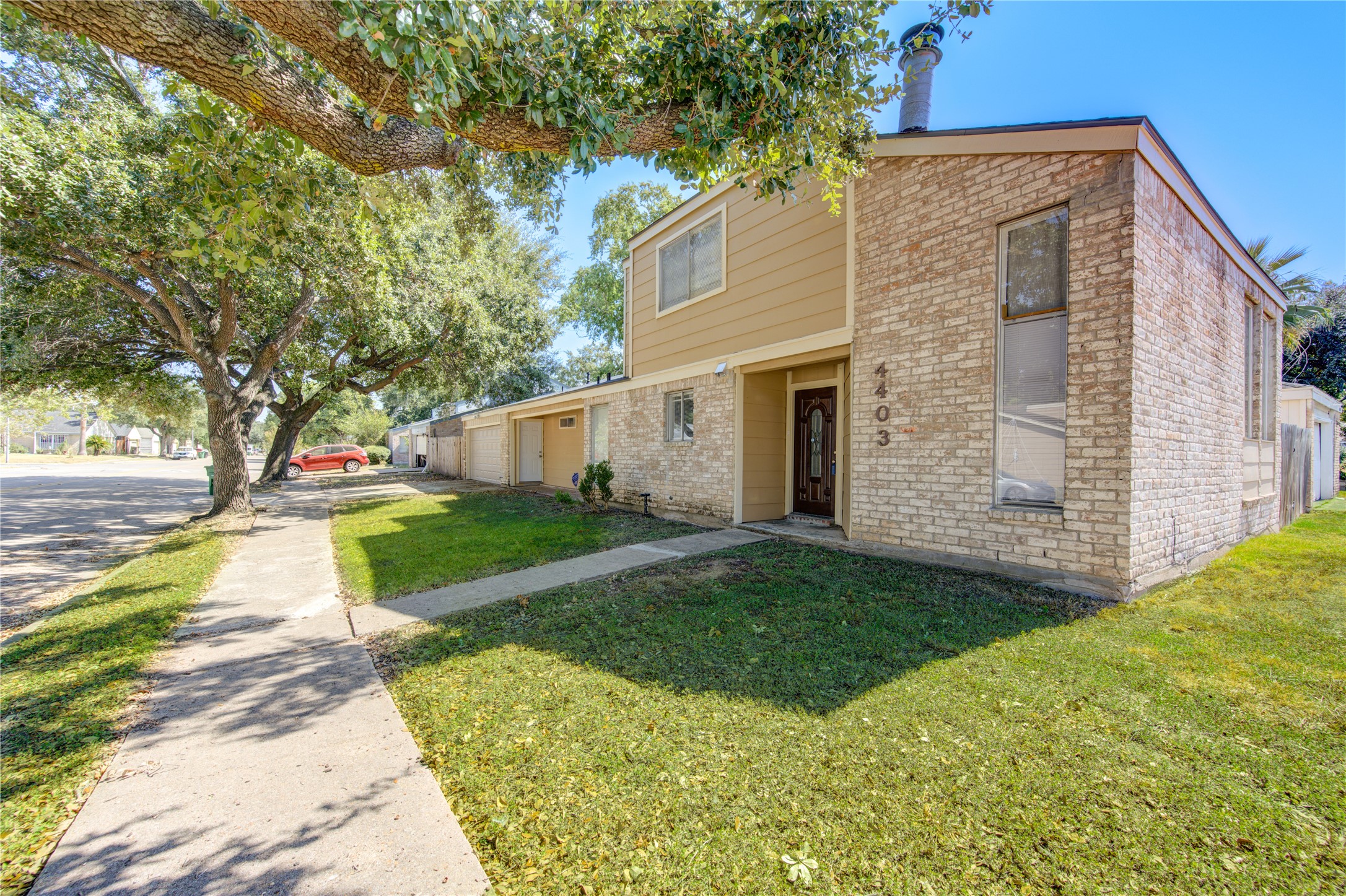 4403 Willow Beach Drive Property Photo 2