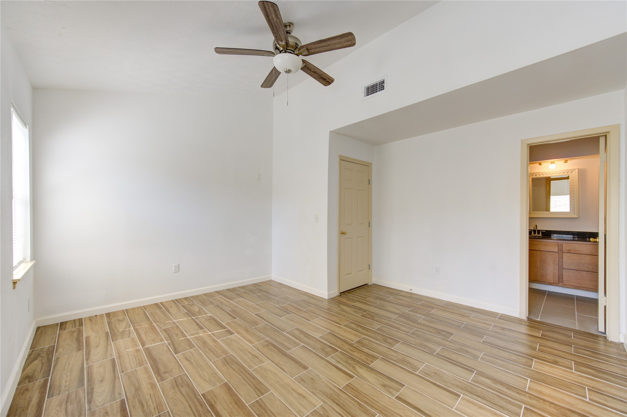 4403 Willow Beach Drive Property Photo 17