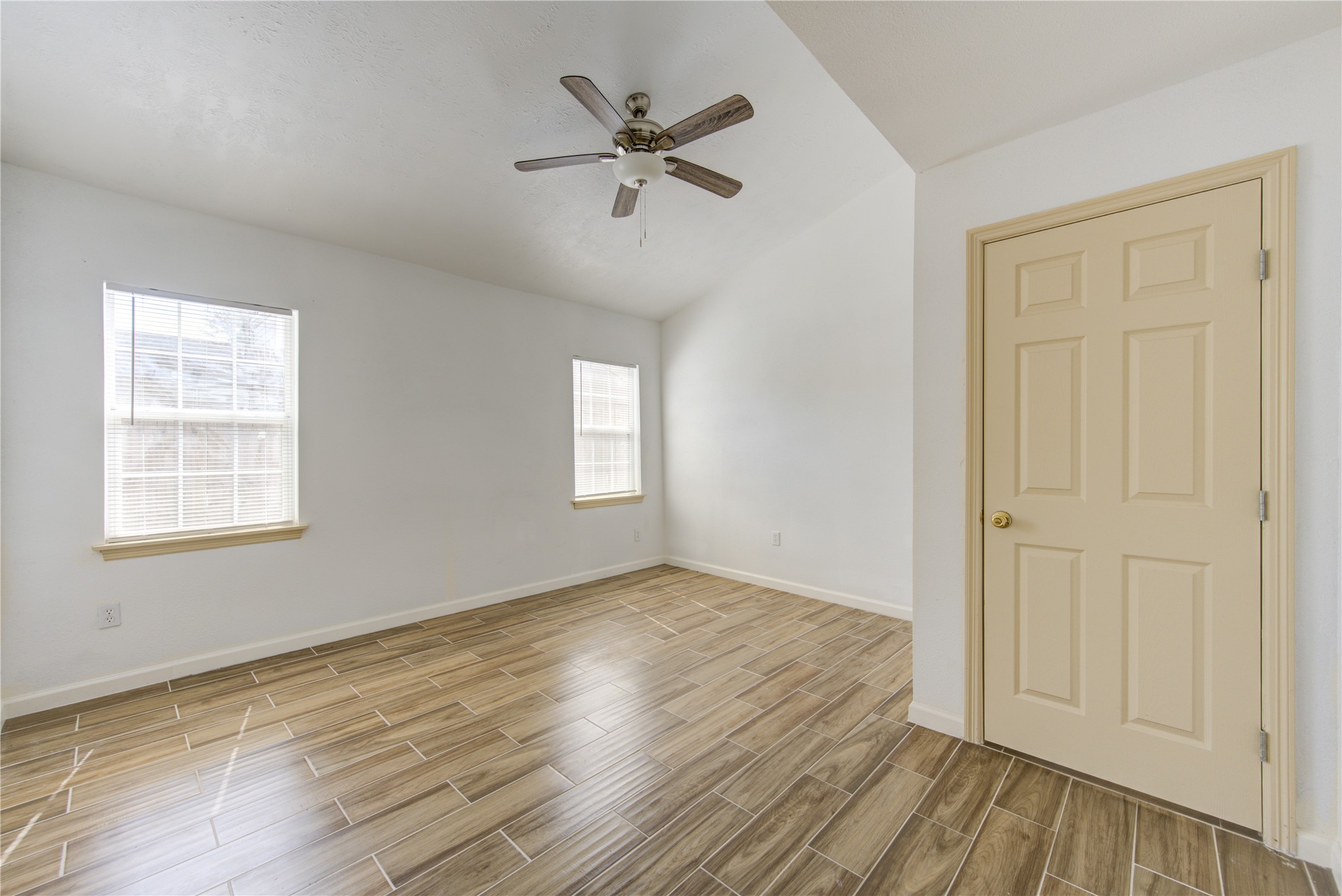4403 Willow Beach Drive Property Photo 19