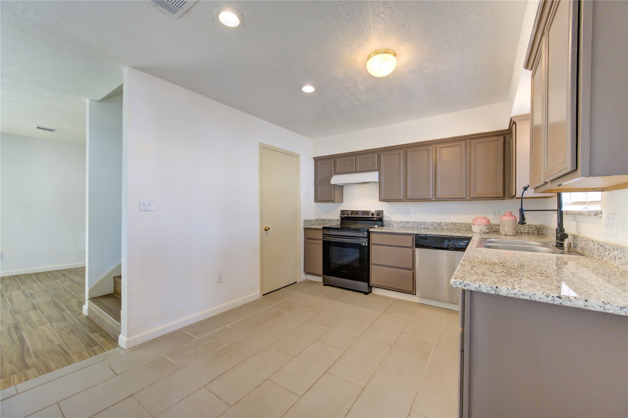 4403 Willow Beach Drive Property Photo 23