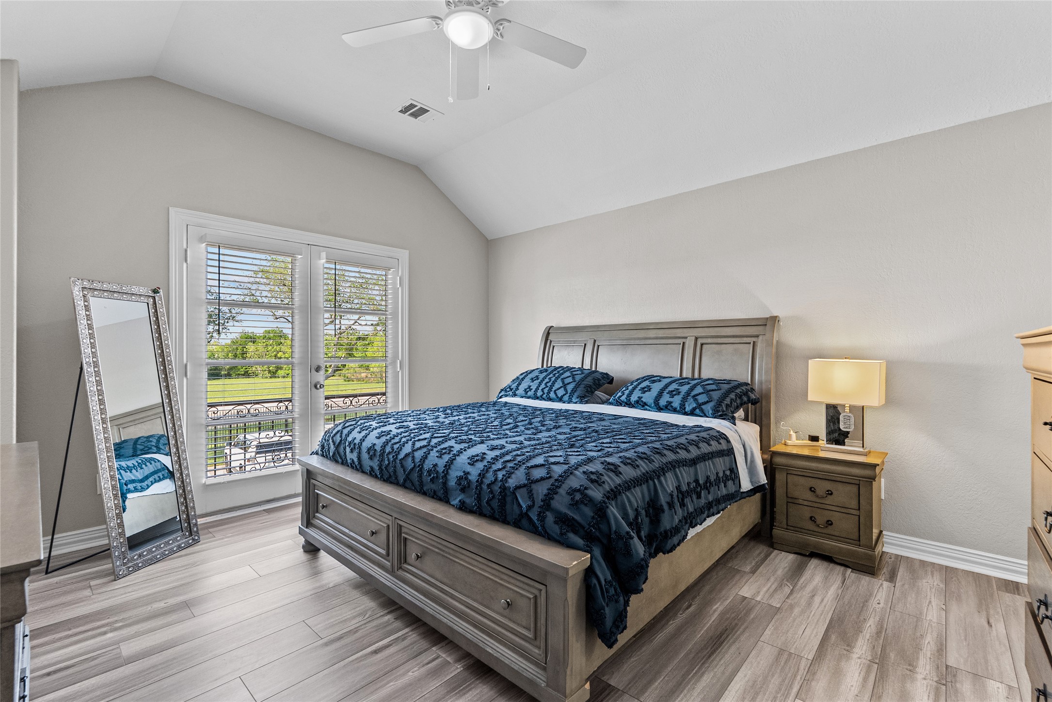 1511 Waterside Drive Property Photo 24