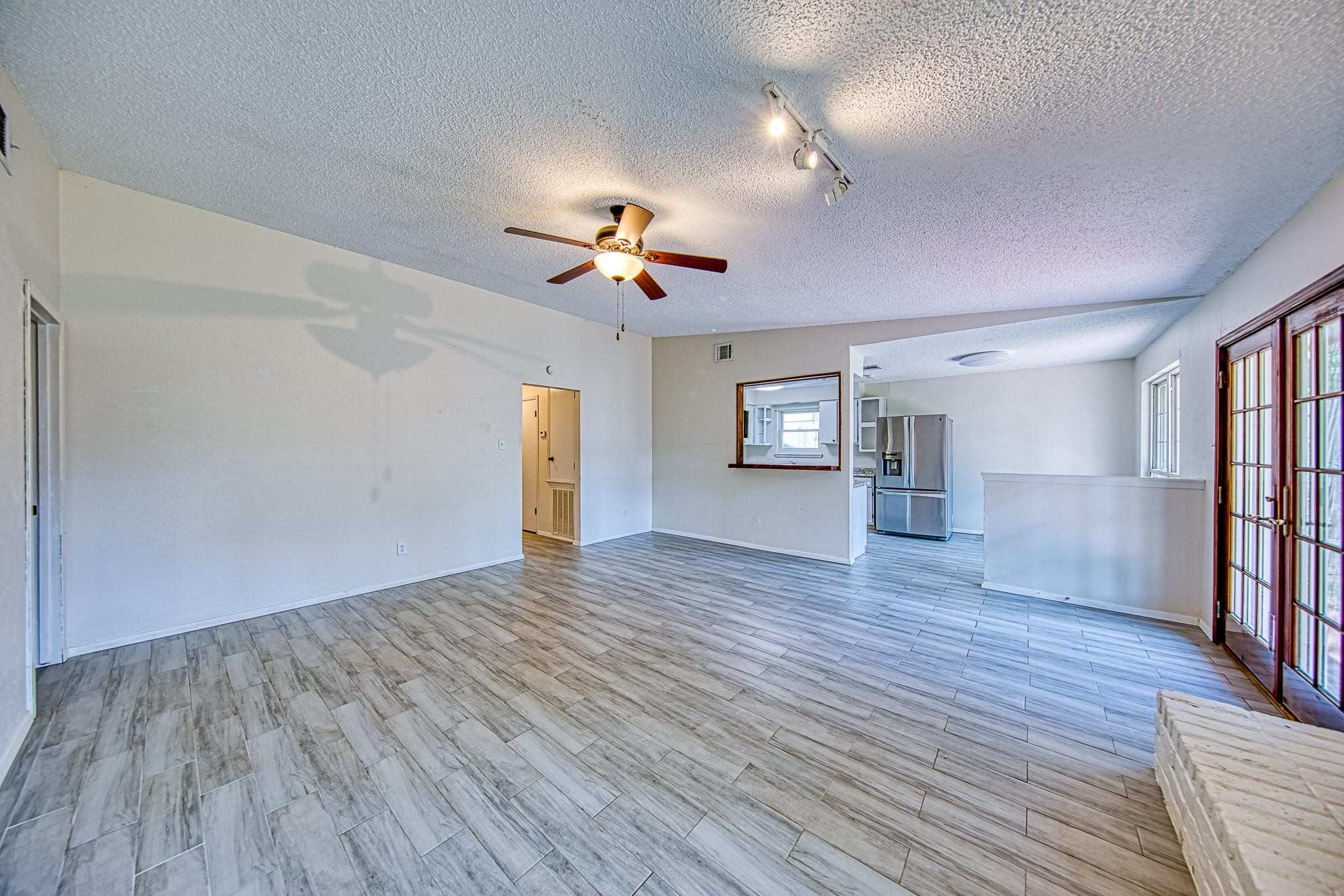 22411 Elsinore Drive Property Photo 4