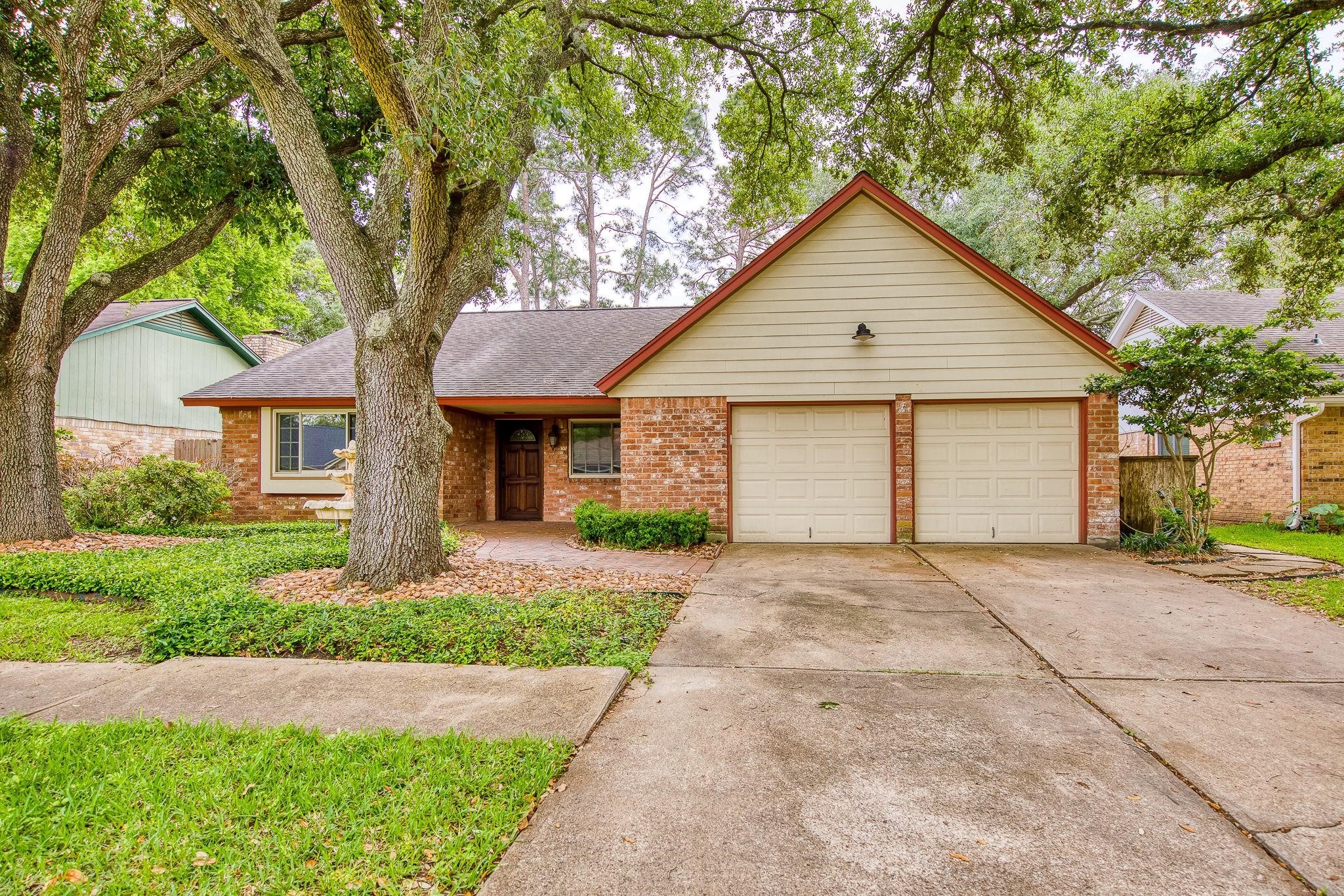 22411 Elsinore Drive Property Photo 6