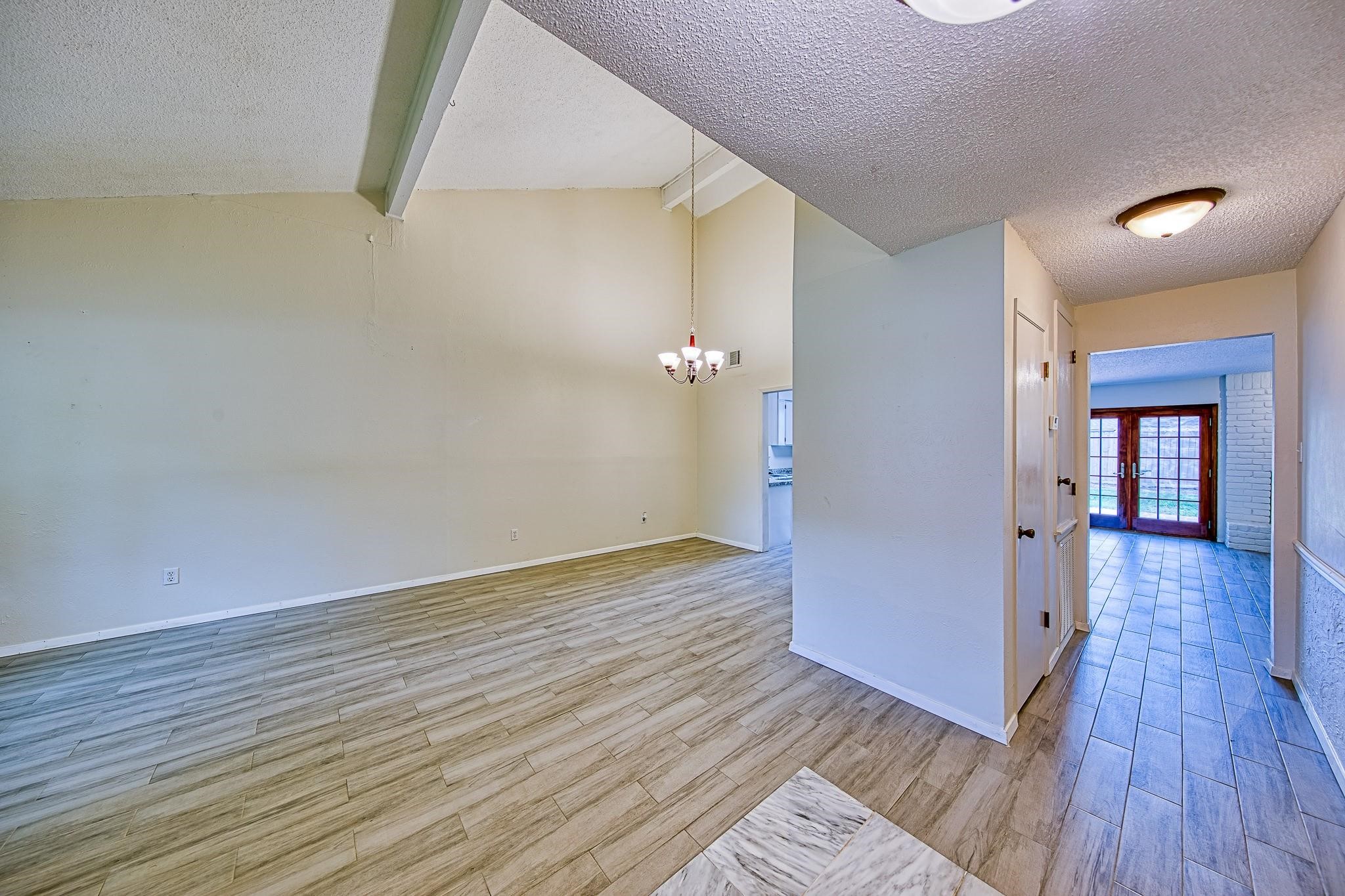 22411 Elsinore Drive Property Photo 11