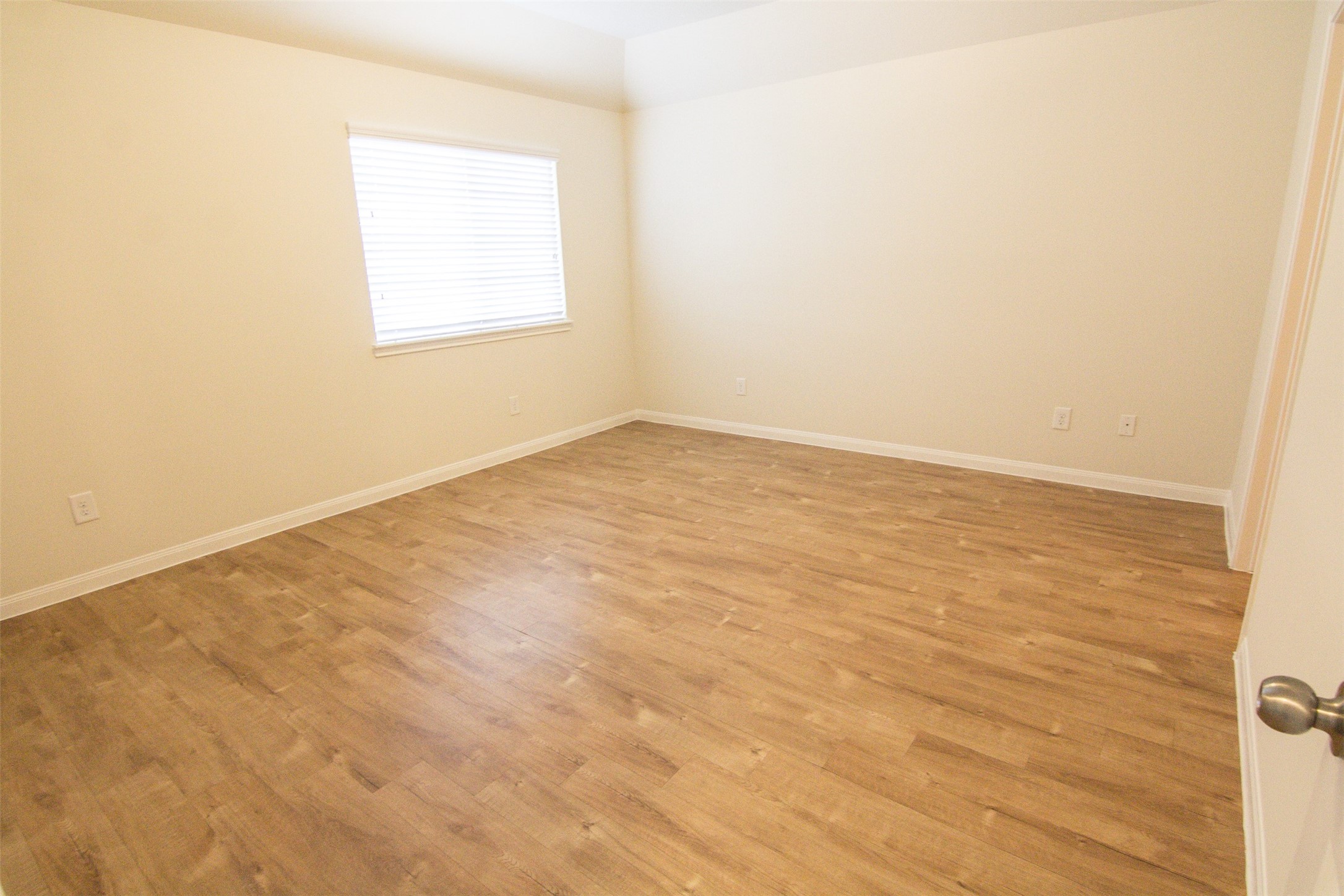 734 N Ella Creek Drive Property Photo 7