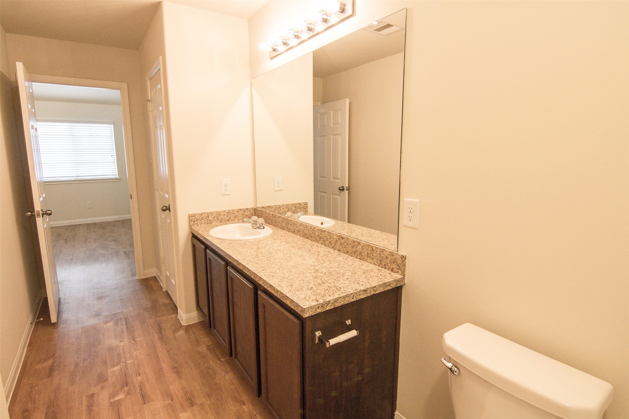 734 N Ella Creek Drive Property Photo 10