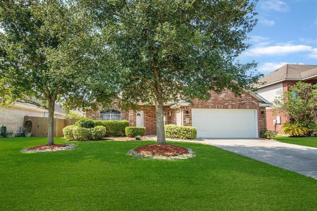 405 Magnolia Estates Drive Property Photo 1