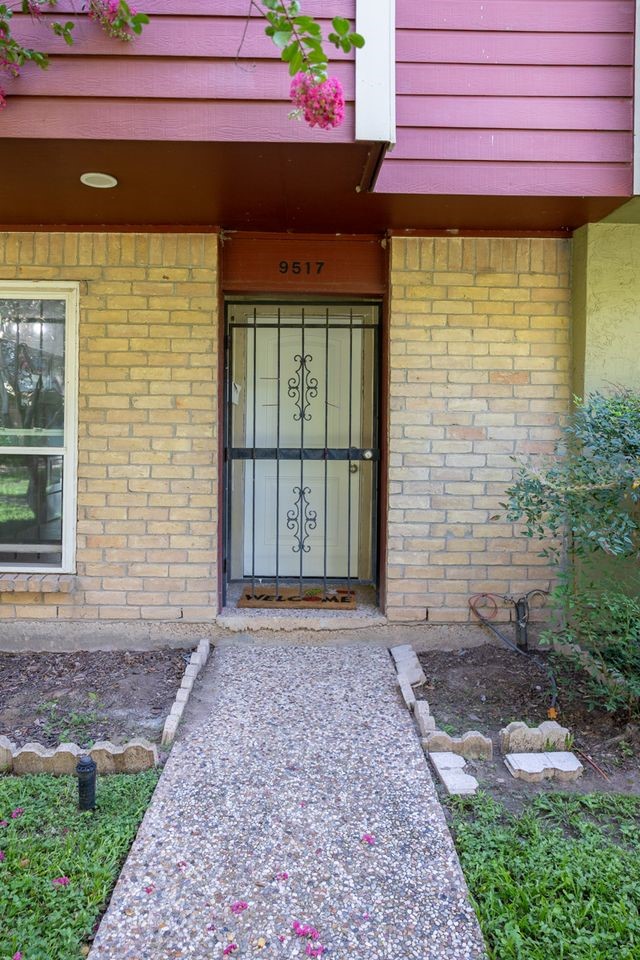 9517 Fondren Road Property Photo 5