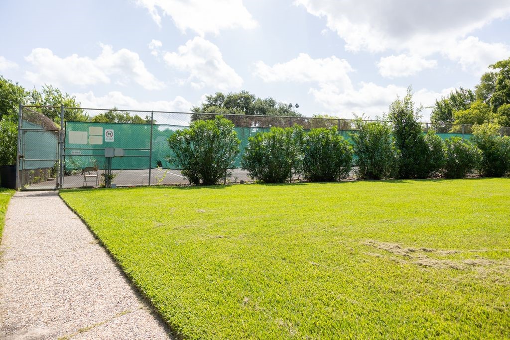 9517 Fondren Road Property Photo 10