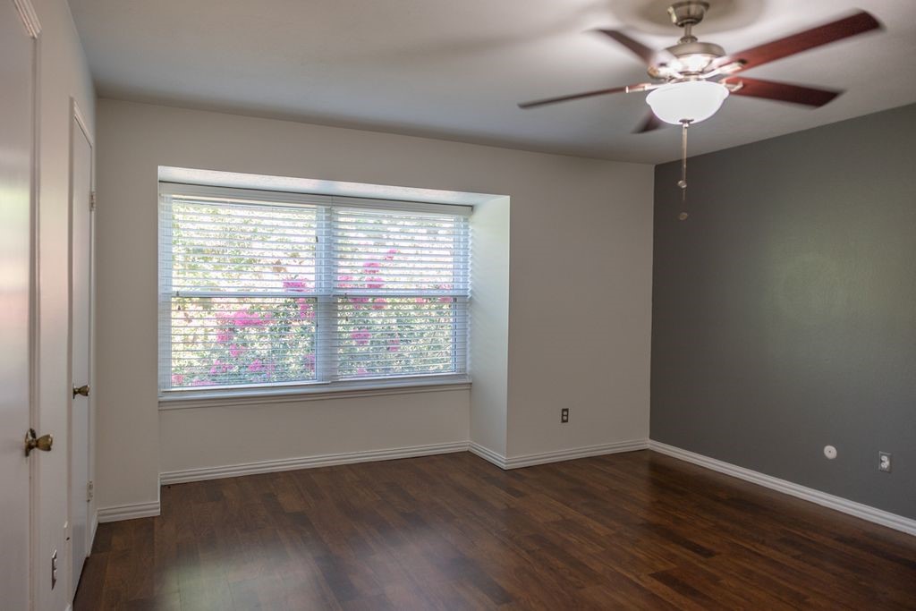 9517 Fondren Road Property Photo 12