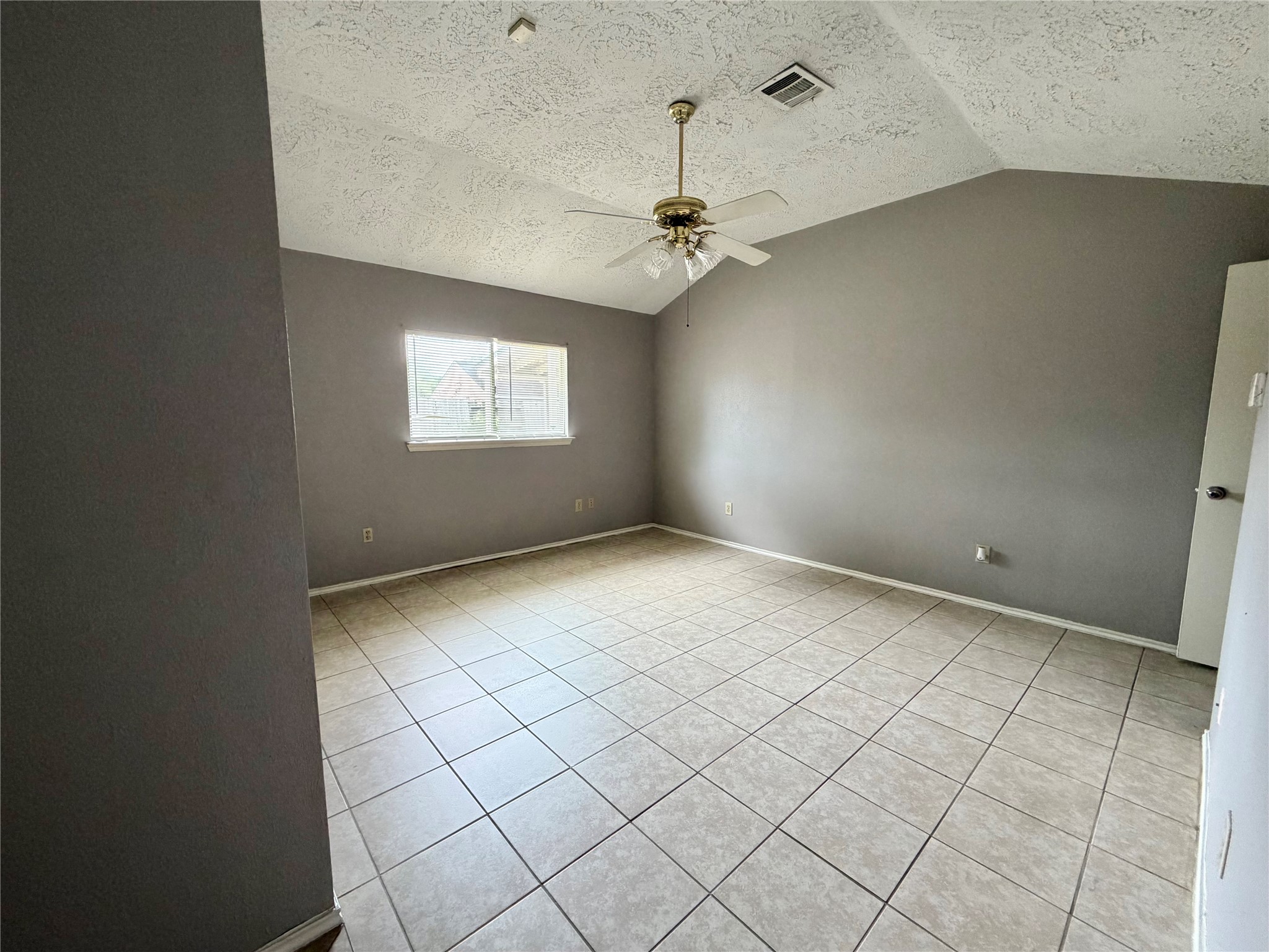 13419 Klamath Falls Drive Property Photo 9