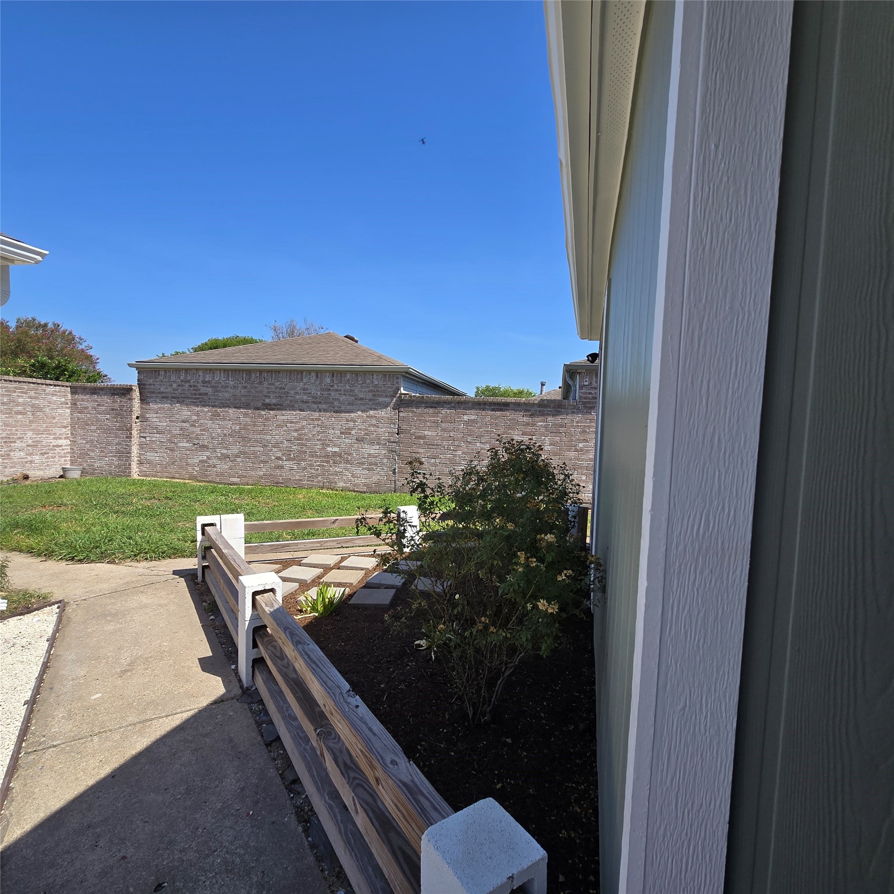 3535 Upfield Drive Property Photo 3