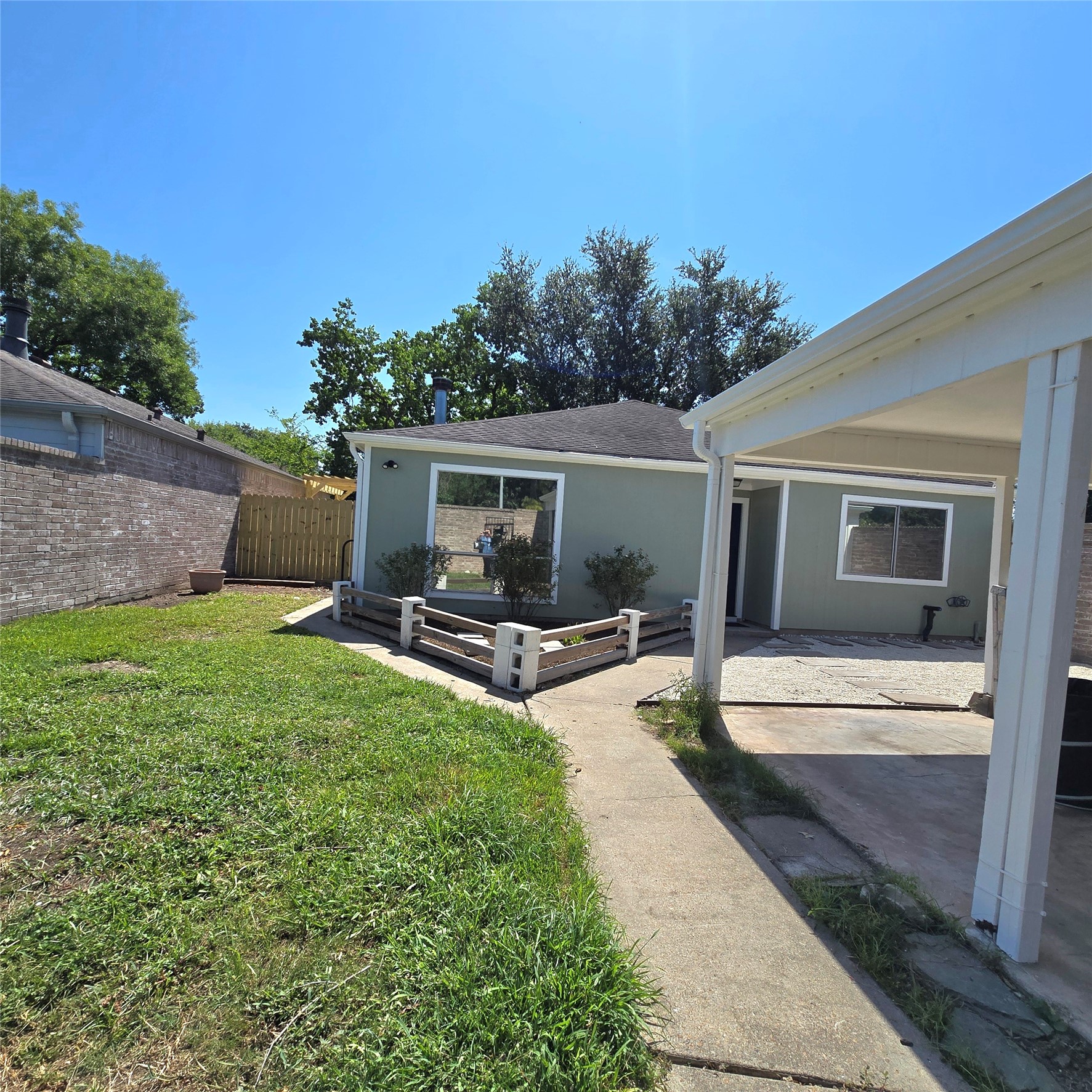 3535 Upfield Drive Property Photo 4