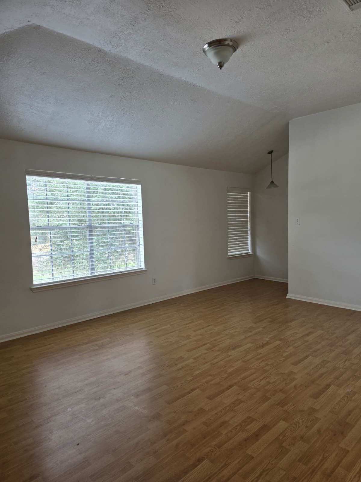 3006 Greenbriar Springs Drive Property Photo 7