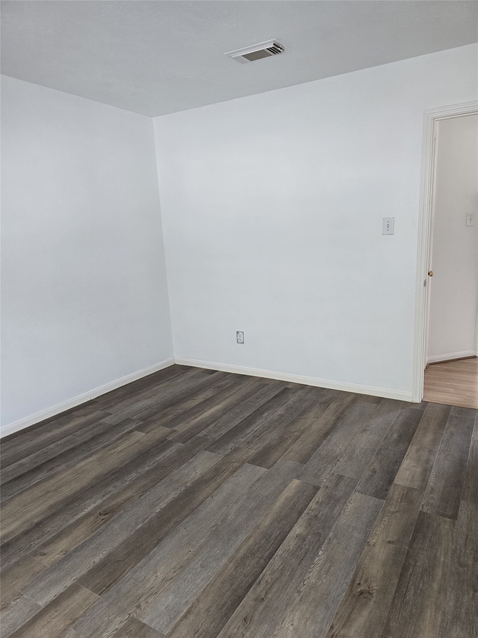3006 Greenbriar Springs Drive Property Photo 10