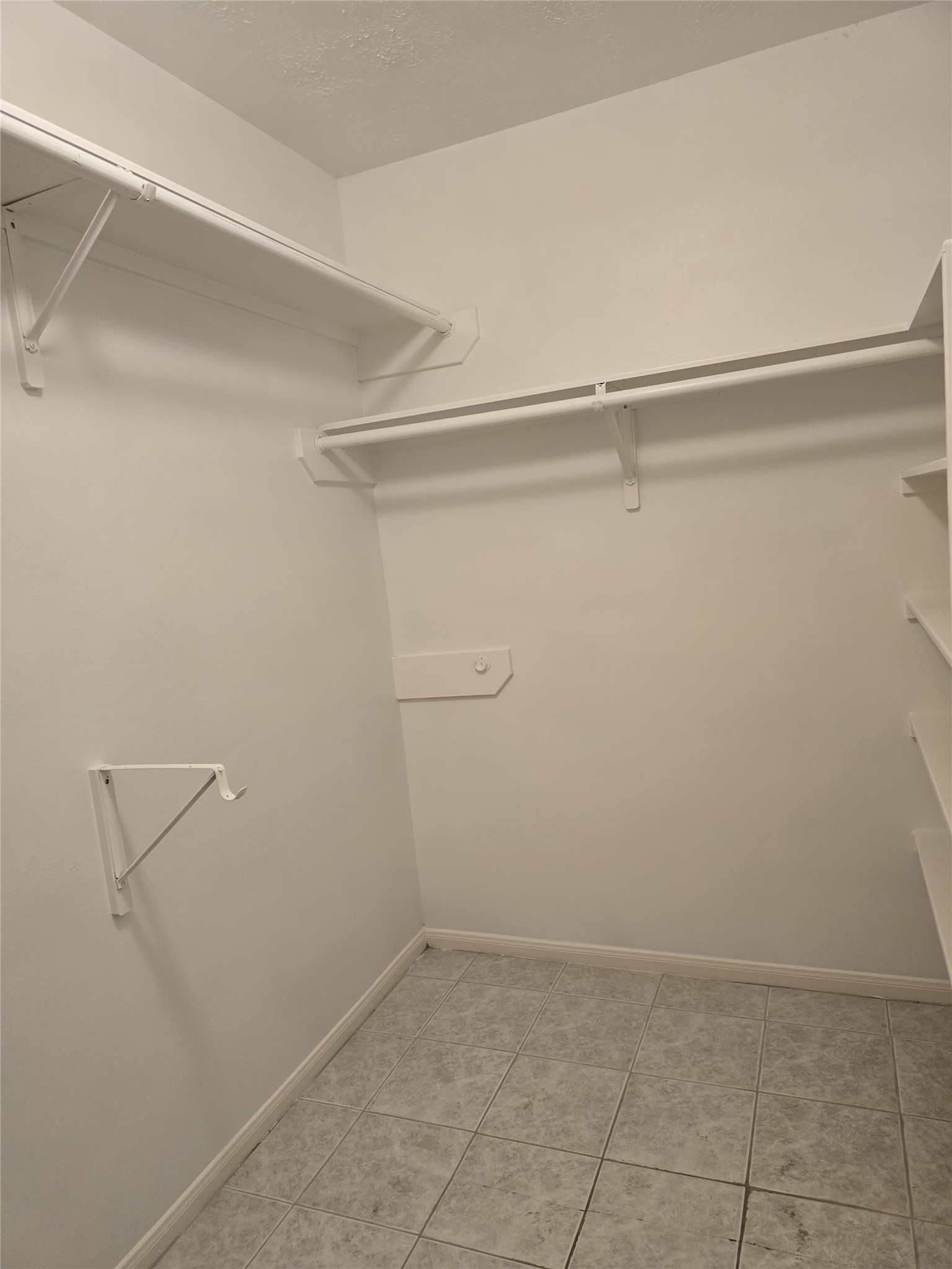 3006 Greenbriar Springs Drive Property Photo 13