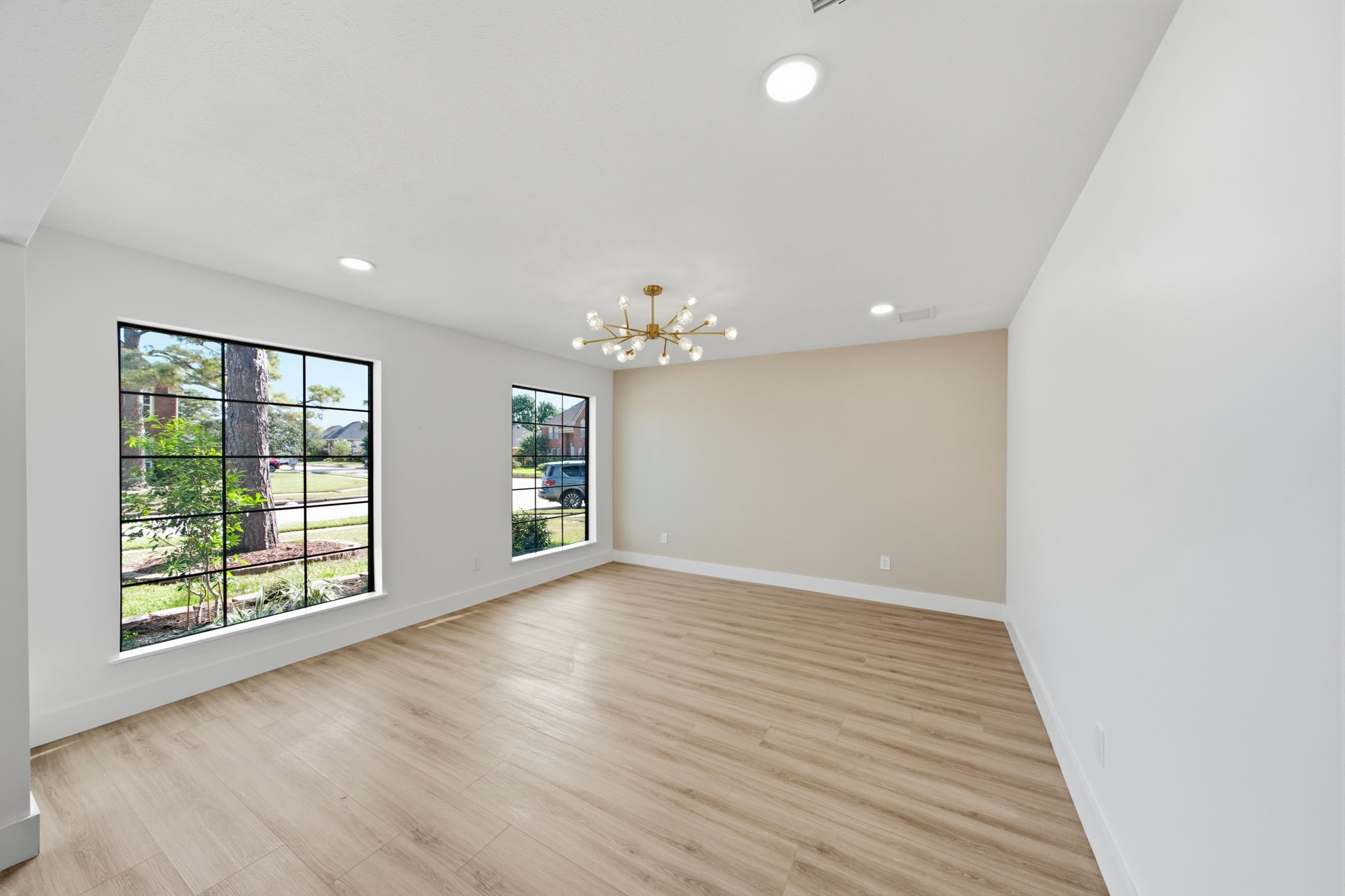 2304 Eagles Way Property Photo 2