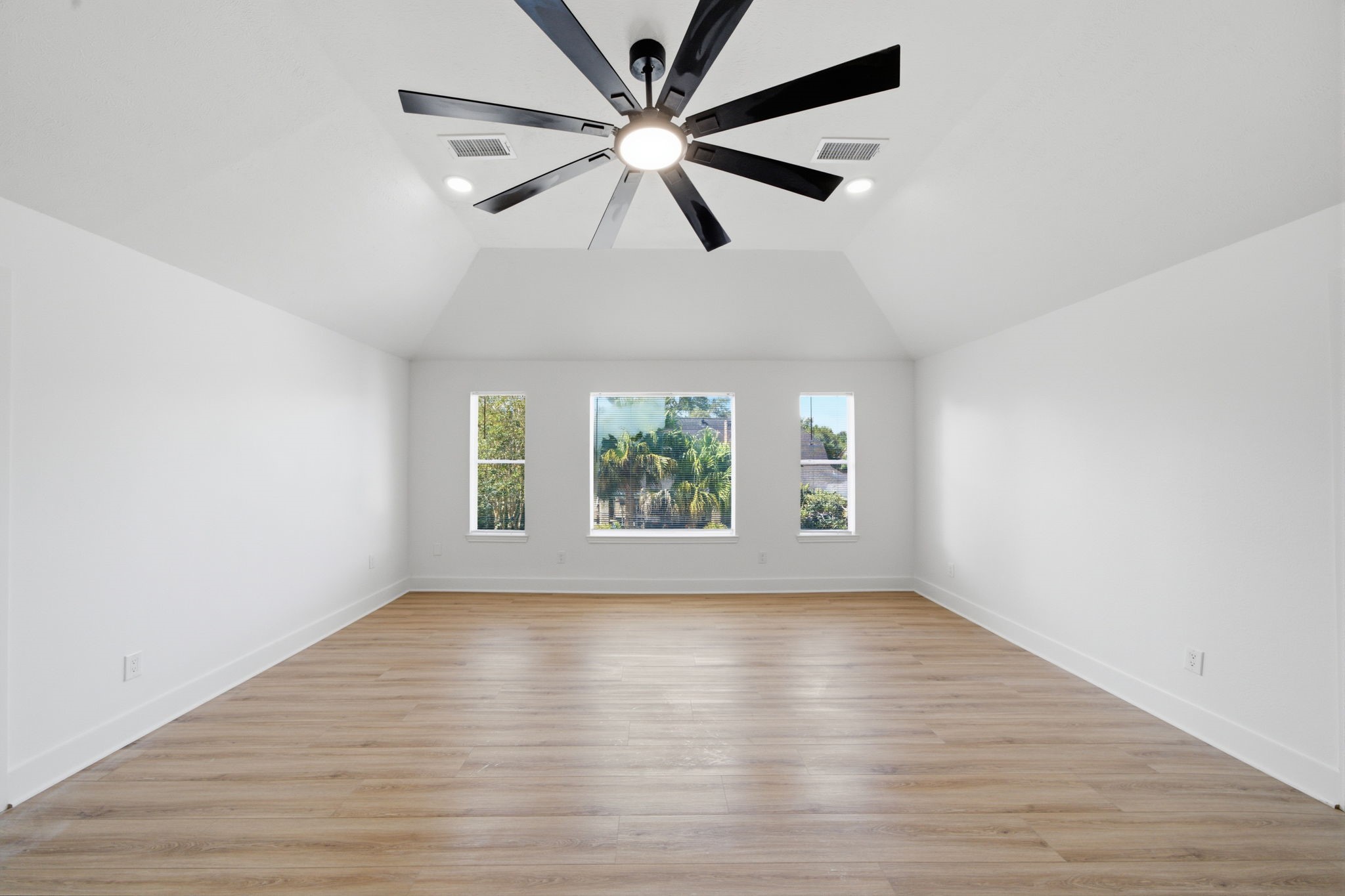2304 Eagles Way Property Photo 4